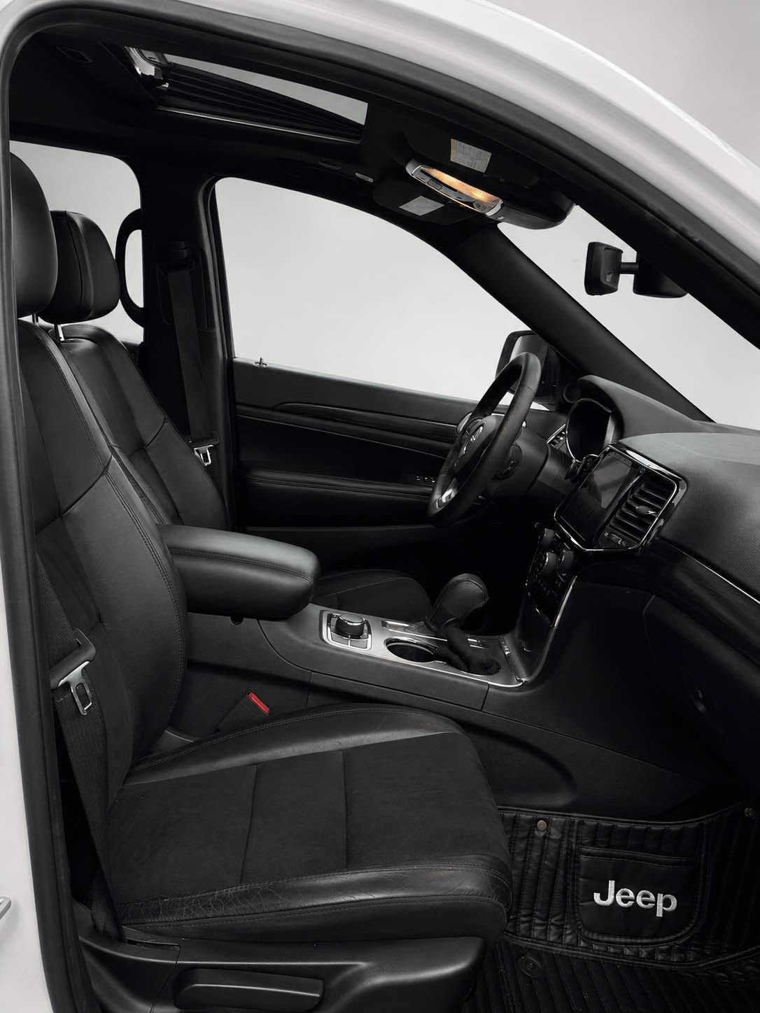 JEEP GRAND CHEEROKE 2020
BLACK TOP
کلین تایتڵ دەعامی بۆ دەعامی بەشەرت 
88هەزار میل رۆیشتووە 
فول فول مواسەفات 
بەسمە 
سڵاید 
حاسە
سنوق شەفت
ڕاداری ئاوینە 
ڕاداری دواوە شاشە گەورە 
کوشن هیتەر 
کوشن جلد و شاموا 
کوشن کارەبای 
نرخ ٢٨٠$ 
*********** السليمانية, العراق
