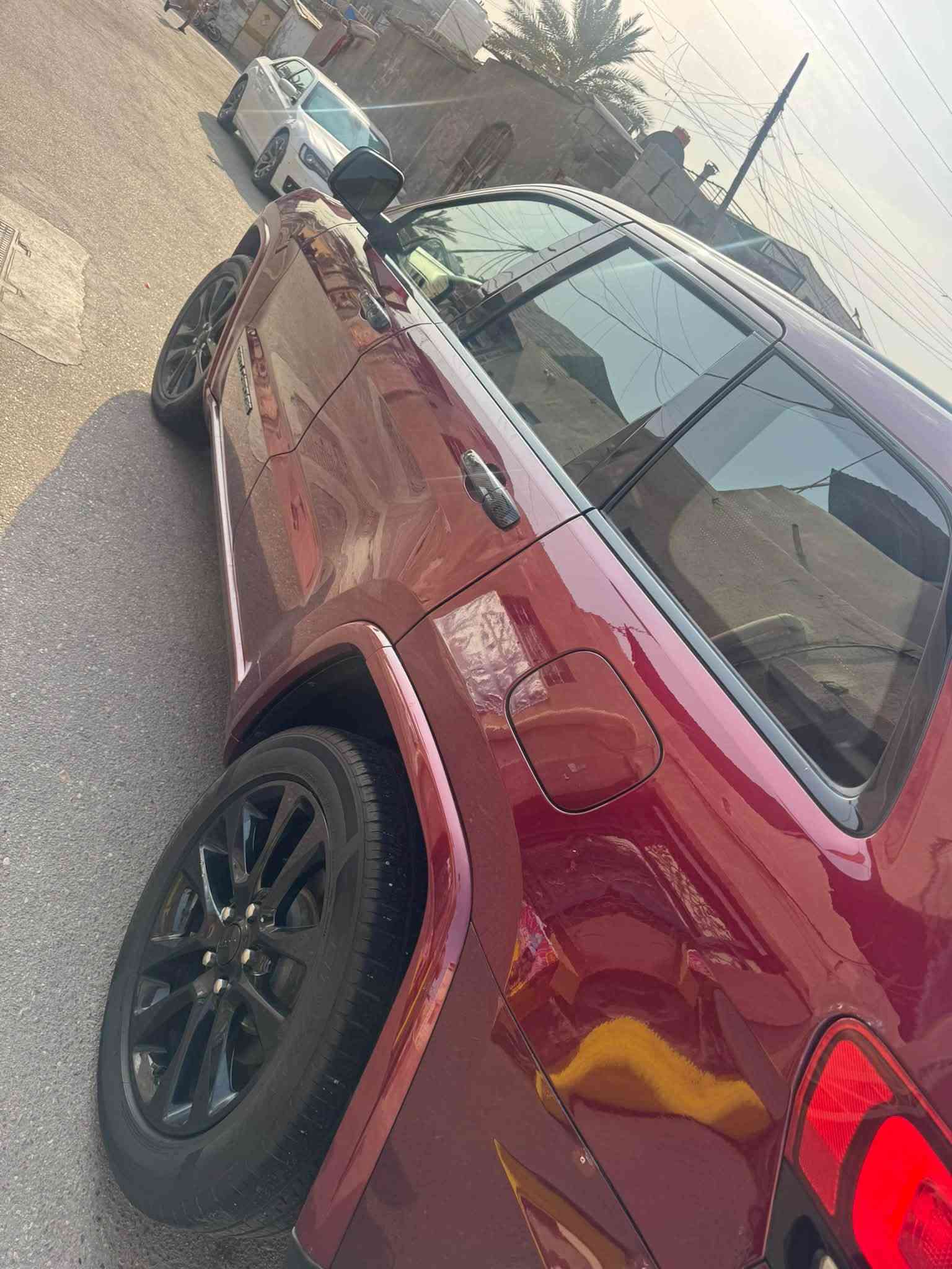 🚙 للبيع جيب بلاك توب 2018
✅ حادث خلفي سابق كما موضح بالصور�✅ مبدل بنيد وجاملغ أمامي بقطع أصلية�✅ السيارة بحالة جيدة والفحص خير دليل�✅ جميع التفاصيل موضحة بالصور
💰  السعر: 180 ورقة وبيها مجال
📍 الموقع: البصرة
📞 للتواصل: ***********
ملاحظة: السيارة فيها حادث سابق من الخلف وتم إصلاحها

نص مكتوب في الصور:
- 6:49 en.bidfax.info Jeep Grand Cherokee Laredo 2018 Burgundy 3.6L 6 vin: 1C4RJEAG9JC300441 Bidfax.info Final bid: $19400 Auction: Copart SOLD Lot number: 36997558 Date of sale: 04.12.2018 Year: 2018 VIN: 1C4RJEAG9JC300441 Condition: Runs And Drives 3