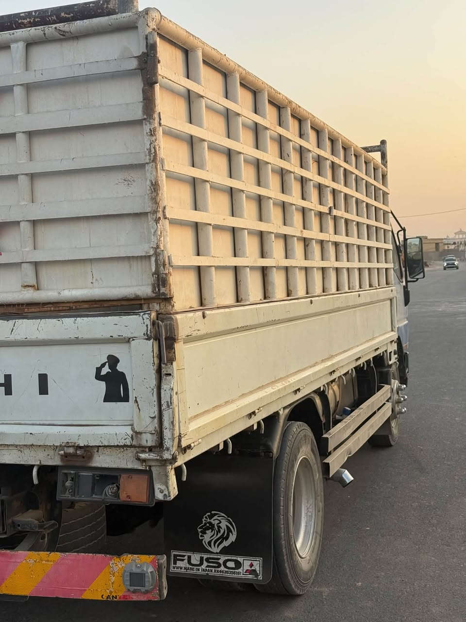 السلام عليكم 
كنتر بزون موديل2002
رقم بغداد انكليزي 
مكينته مال هونده
السياره مال جناي وبسامينه 
السعر115
المكان بغداد
للستفسار ***********
