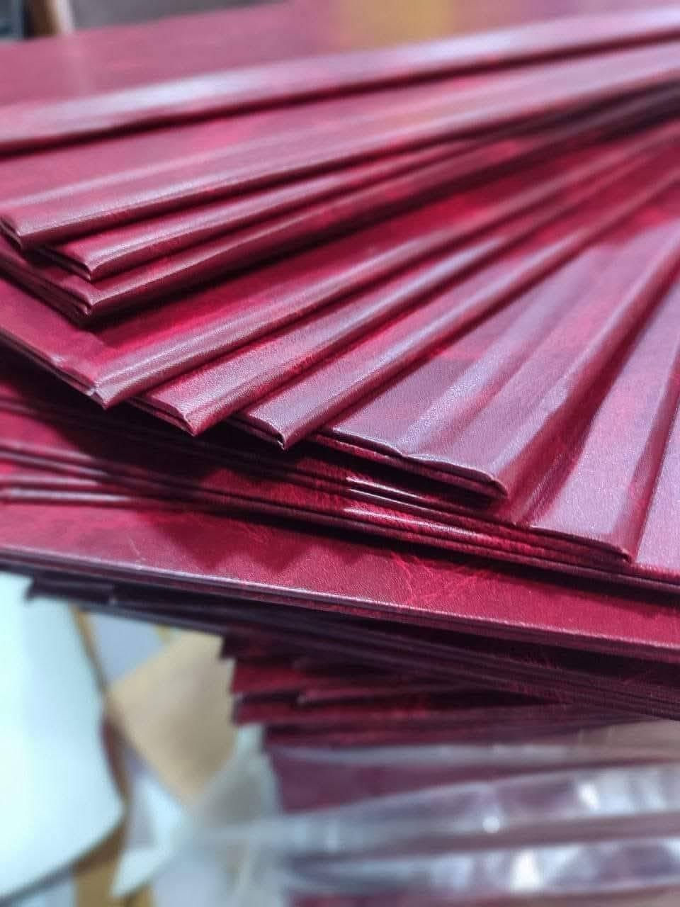 غلاف هارد كفر سجلات مشمع جلد
 ومتوفر طباعه حسب الطلب
قياس   A5)  كارتون
15.4x21cm
100 ورقه ب ١٠٠٠ دينار
200 ورقه ١١٥٠ دينار
300 ورقه ١٢٠٠ دينار
قياس a4
21x31cmكارتون
100 ورقه كعب 1cm ب ١٧٠٠ دينار
200 ورقه كعب 2cm ١٨٥ دينار
300 ورقه كعب 3cm ٢٠٠٠ دينار
..........................................
قياس a3 31x43cm خشب فايبر ٣ ملم
100 ورقه كعب 1cm ٥٠٠٠ دينار
200 ورقه كعب 2cm ٦٥٠٠دينار
300 ورقه كعب 3cm ٧٥٠٠ دينار
يتوفر تجهيز قياسات حسب الطلب
العمل الاستندر يكون كارتون
ويتوفر خشب فايبر ٣ ملم بسعر مختلف
يتم تثبيت الحجز عن طريق العربون
ويستلم الزبون وصل استلام بالمبلغ
اقل كميه ١٠٠ غلاف  التجهيز خلال أسبوع
عنوان الورشه الديوانية حي الميكانيك قرب مكتب الوزير للشؤون الداخليه
