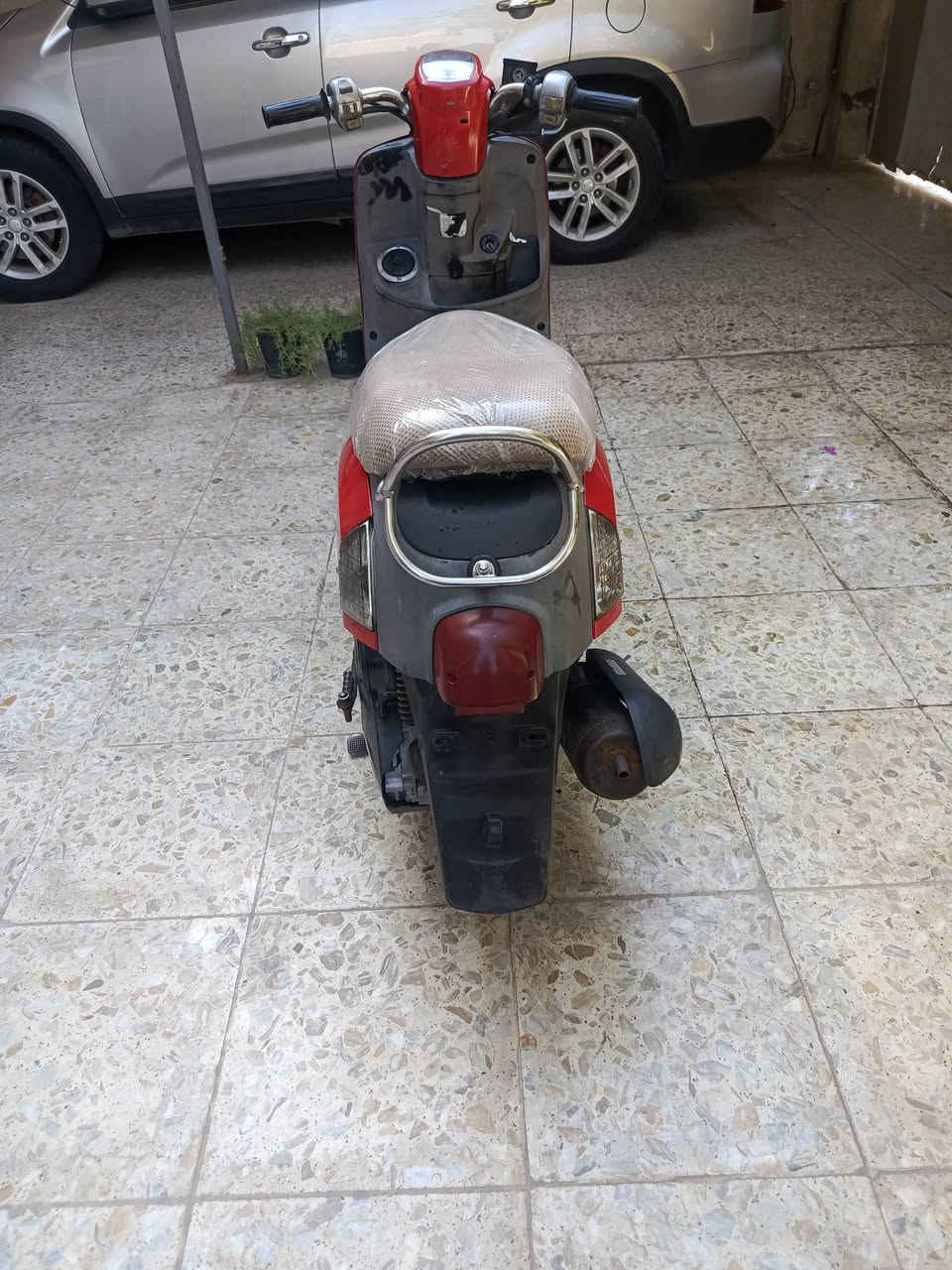 السلام عليكم بوليس للبيع اي نقص مابيهه الدراجه حلوه ونضيفه ابلاديه ختم واحد كله شغال السعر 650  وبيهه مجال مكاني الحسينيه مال راشديه  ***********
