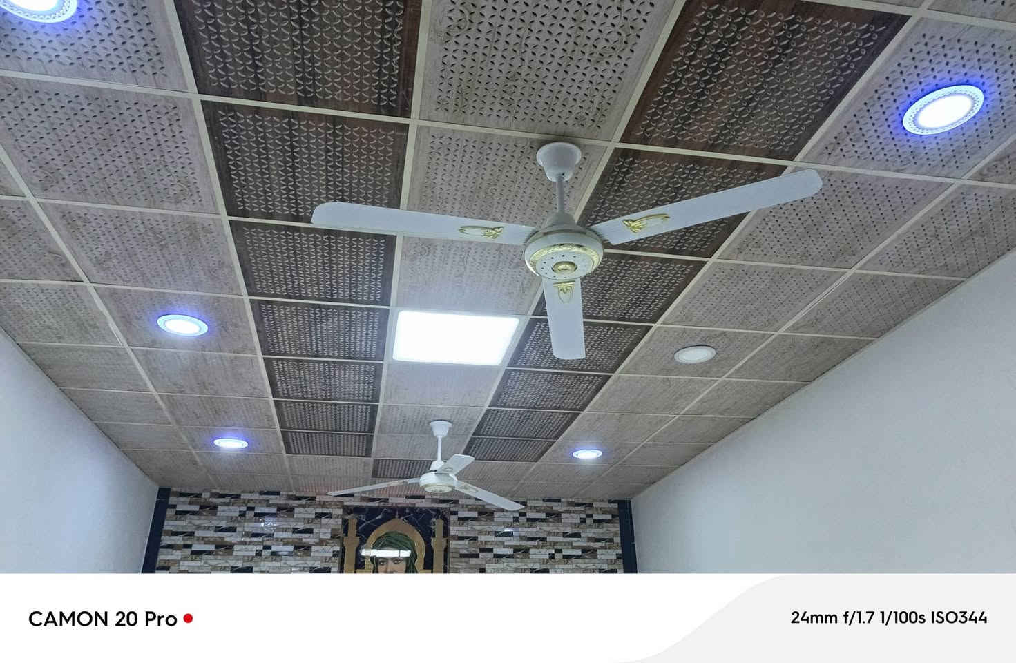 سلام عليكم 
بيتين طابو  طبك للبيع ذو مساحه 450 ركن شارعين 
 كل بيت يحتوي على  غرفتين 4 ف 5 وصاله 8 ف 4 وديوانيه 7 ف 4 ومطبخ 5ونص ف 4  وصحيات داخليه وخارجيه و محلات عدد 3 العنوان صوب بني ركاب نهاية المشروع قرب مدرسة الحشد 
للاستفسار اتصال ع الارقام التاليه ***********
الرقم الثاني ***********
