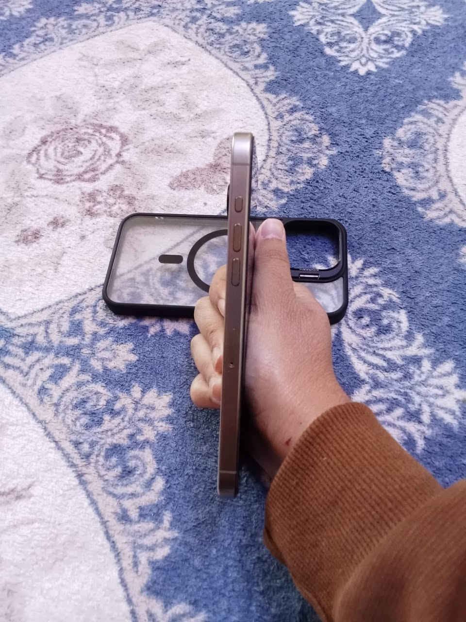 السلام عليكم عندي ايفون 15 برو ماكس للبيع ذاكره 256 بطاريه 94 ملحقاته كارتونه وشاحنه لا مفتوح ولا مصلح مكاني بغداد مدينه الصدر *********** واتساب
