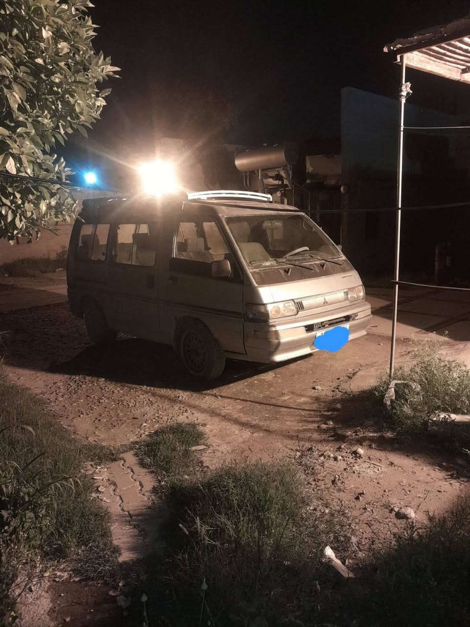 من رخصة صاحب الكروب للبيع متسوبيشي باص موديل ٩١. رقم انبار انكليزي خصوصي ويل كب تفيد  الخطوط للمدارس مكاني بغداد الشعب السعر ٣٥ ورقه وبيها مجال اتصل على الرقم ***********
