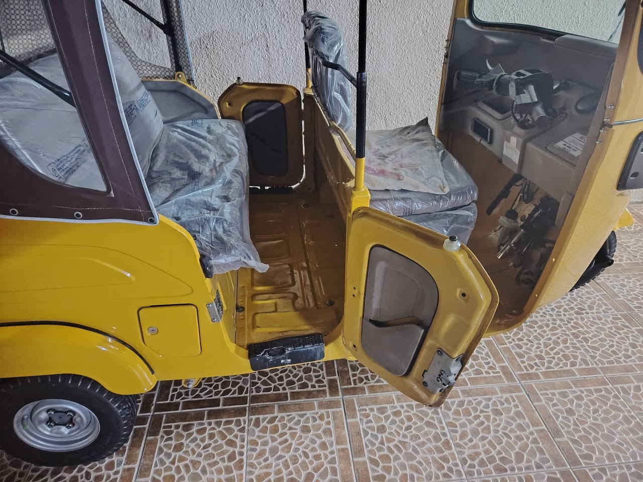 موديل تكتك واحد وعشرين نضيفة مكينة نظيفة لاتبخير ولا تنقيص كشر لاضربة ولاصبغ العنوان حي المعلمين بعقوبة ***********
