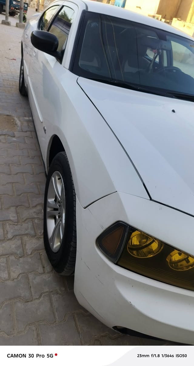 السلام عليكم 
جارجر موديل 2010
سنويه لل 28(حادثها موضح بالصوره بخشم الجاملغ واني مبدل الجاملغ) 
حداديه نسبة70 بالمئه
نمره بغداد بآسمي.. 
كير ومكينه ممتازه 
كهربائيات وكيچات كلها شغاله 
تبريد تدفىه خير من الله. 
السعر 110
***********
