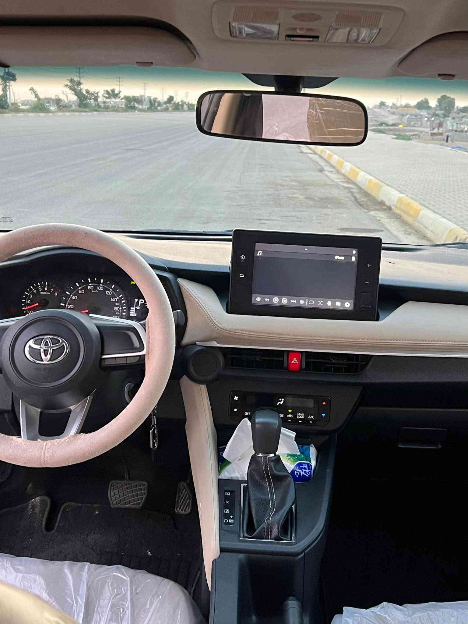 يارس ٢٠٢٣ • ماشيه ٤٤ الف • محرك نظيف