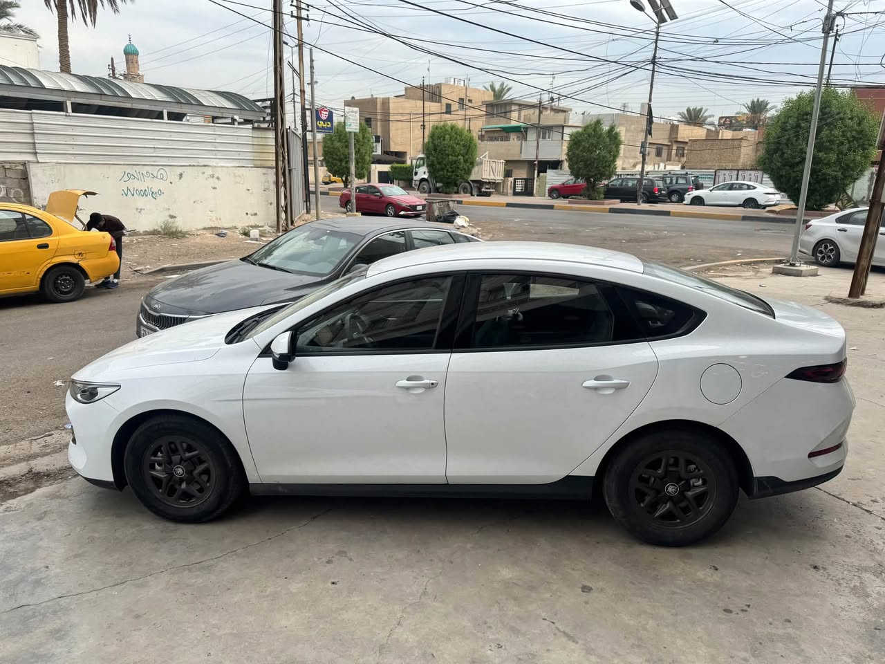 :
---
*للبيع BYD Qin Plus - موديل 2025*

*السعر: 19,700 وبيها مجال بسيط جداً*
*العنوان: بغداد - حي العدل*
*الممشى: 25,000 كم*

*مواصفات السيارة:*
✅ الموديل: 2025
✅ المحرك: يعمل لشحن البطارية
✅ النظام: 3 أنظمة هايبرد بنزين + شحن ذاتي
✅ الداخل: جلد زيتوني
✅ التشغيل: بصمة + كارت
✅ شاشة كبيرة
✅ هاند بريك بصمة + Auto Hold
✅ تبريد قطعتين
✅ 10 ايرباكات
✅ الشاحنة الأصلية جديدة بعدها بالجيس ممفتوحة

*حالة السيارة:*
🔹 بيها طخة بجاملغ الأمامي ورصعة بالبنيد

*للاستفسار: ************

---

*نسخة قصيرة للكروبات:*

للبيع BYD Qin Plus 2025
ماشية 25 الف
فول 1/1 جلد زيتوني 10 ايرباكات تبريد قطعتين بصمة كارت
3 انظمة هايبرد شاحنتها جديدة بالجيس
بيها طخة جاملغ امامي ورصعة بنيد
السعر 19,700$ وبيها مجال
بغداد حي العدل ***********
