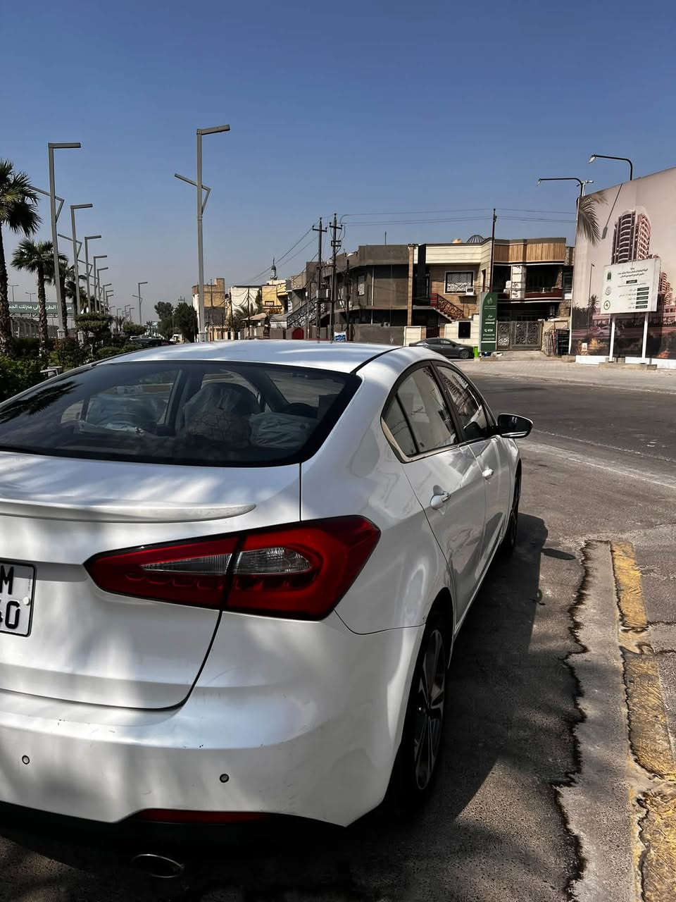 للبيع كيا سيراتو 14 خليجي لون ابيض رقم بغداد بأسمي  محرك 1600 دوش ويل كب 16 تبريد قطعتين اشارة بالمري السيارة مكفولة بدون صبغ بيها كم قطع بارد  السيارة كلش نظيفة وناعمة محتاج واريد ابيعها 
السعر :118 وبيها مجال 
 مكاني بغداد الغزالية 
***********
