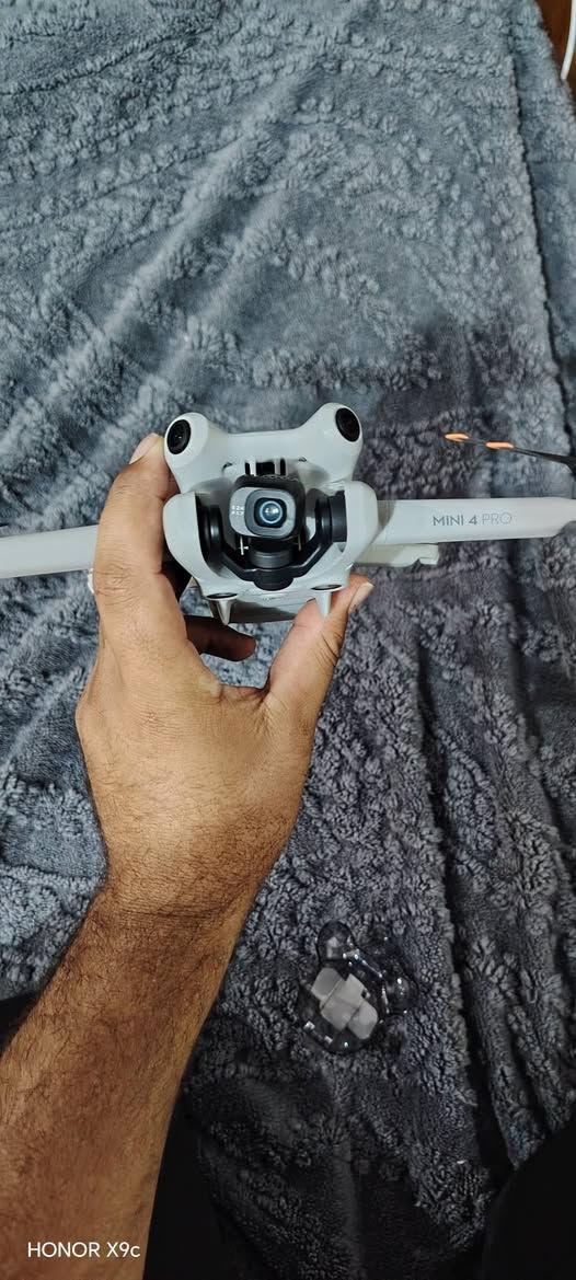 درون MINI 4 PRO للبيع جديده مستخدمه بس ٥مرات مطيره وتصويره واضح يخبل وشرط ع فحص مكاني كوت الشراي يتواصل ع الرقم *********** بطاريات 3
