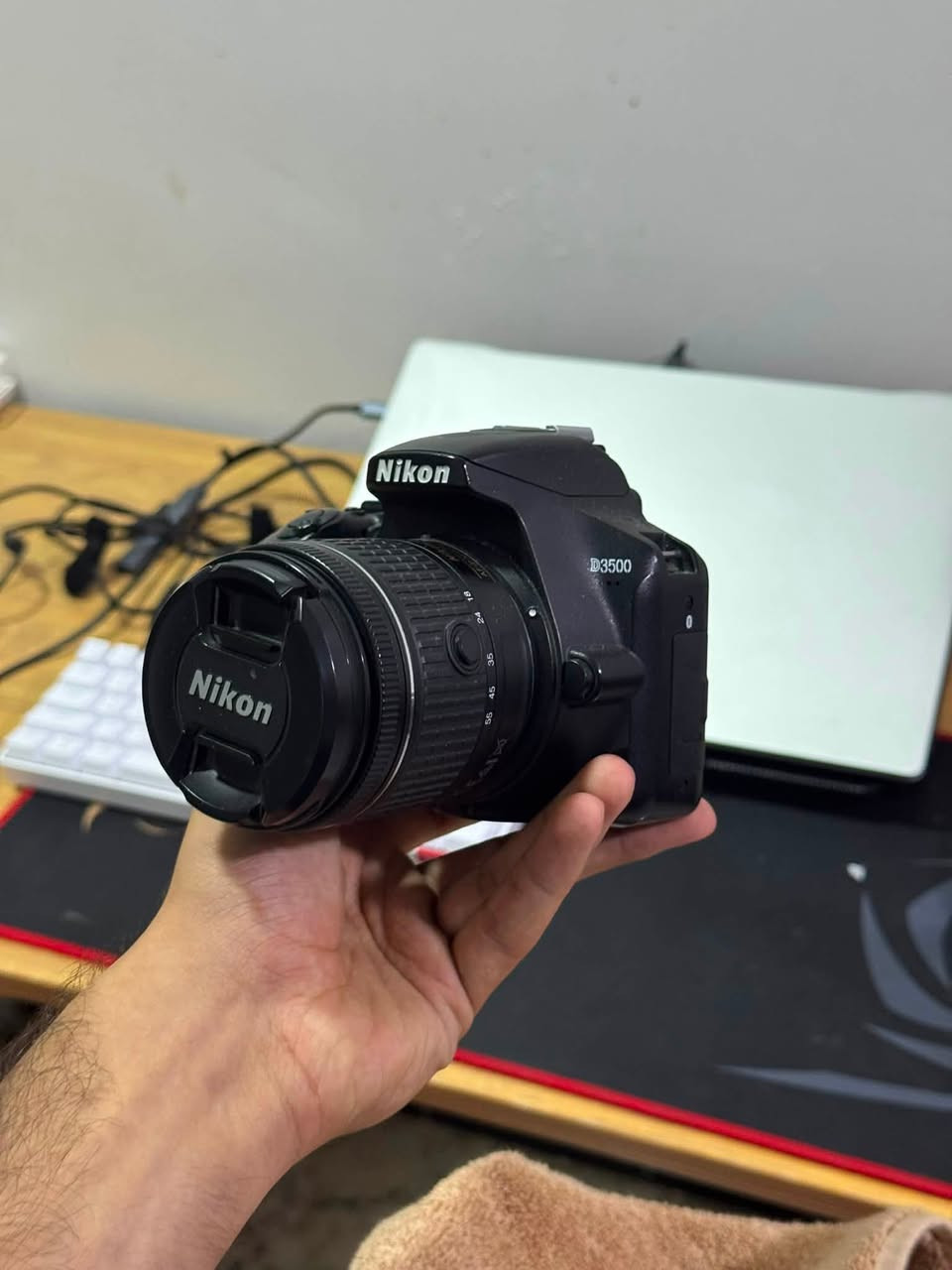 Nikon D3500 VR kit
عدسة 18-55
عدسة Sigma 70-300
جنطة خاصة الكامرة 
رام 32GB
مع جميع الملحقات و الكارتونة
السعر ٤٥٠
***********
واتساب فقط
