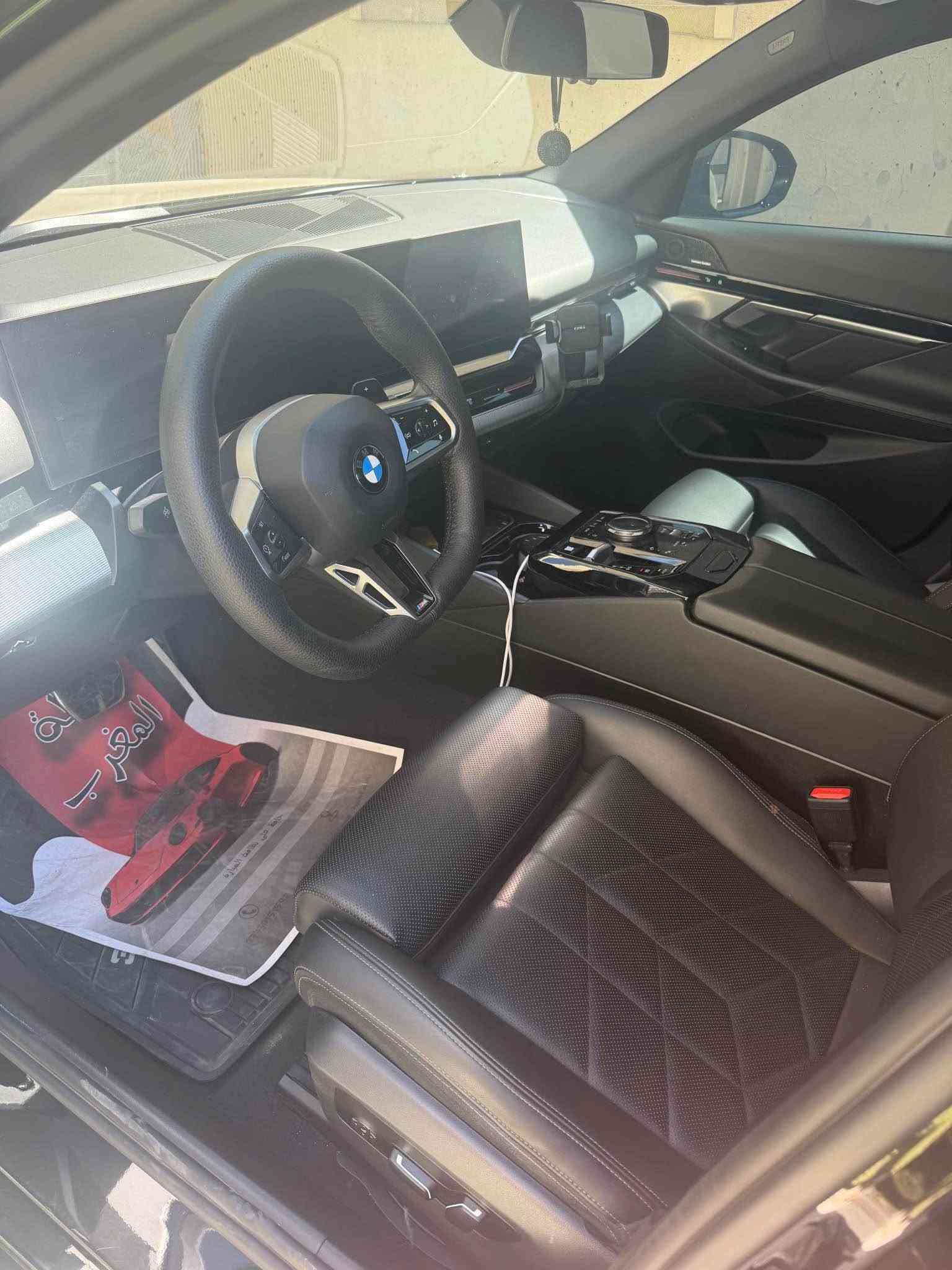 السلام عليكم … اخوان 
BMW 520   
موديل 2024 
رقم اربيل الدولي الجديد 
عداد المسافه 35 الف ميل 
فول مواصفات عدا الفتحه 
كت m اصلي بيه 
وارد الماني مكفوله من الطخه والضربه والصبغ 
مضلله بيه باج تضليل 
السياره باسمي تحويل او وكاله 
السعر 43000 $ بيه مجال بسيط 
للاتصال *********** 
مكان السياره بغداد زيونه 
بيع فقط Webada East, Gampaha

