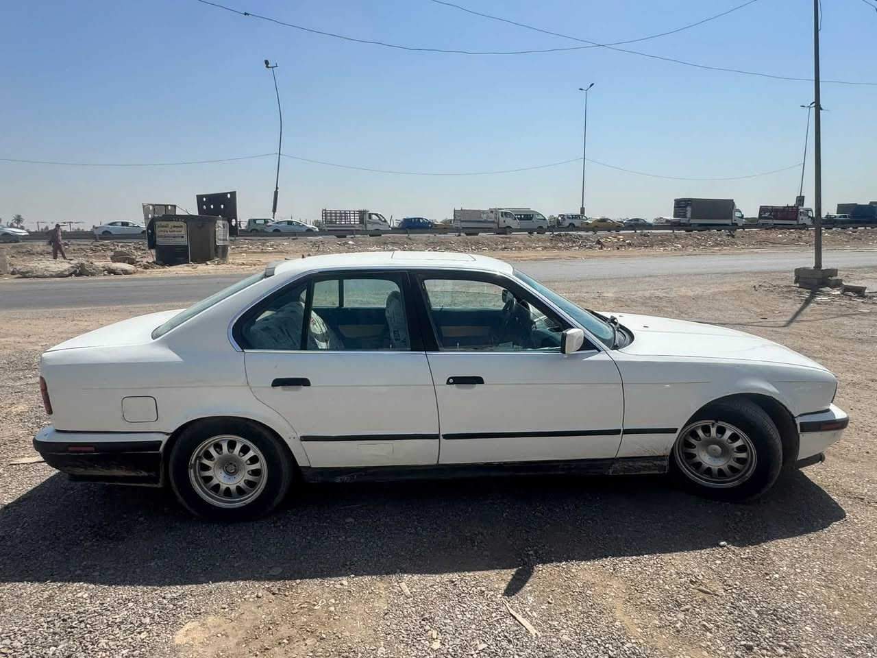 السلام عليكم بي ام 520i للبيع
موديل ٩٠ بأسمي تحويل مباشر رقم انكليزي قادسية مشروع وطني تحول بأي مكان 
مكينه مسكر اوتو  
تبريد ثلج
سلايد السياره بس ماتشتغل 
دعاميات M
تحتاج هزة الهزة سقطت بشهر السابع
السعر ٥٠ وبيها مجال 
عنواني بغداد جسر ديالى الجديد الكرغولية 
***********رقمي
