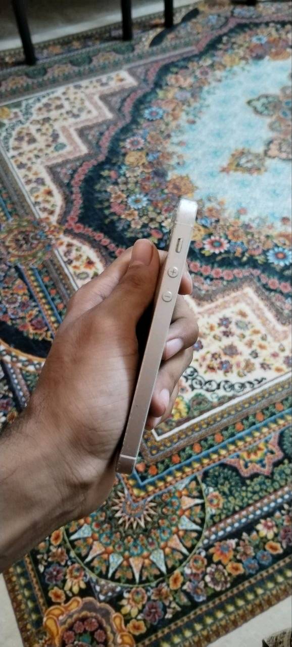 السلام عليكم
عندي تليفون ايفون iPhone se 2016 
التليفون شغال كلش كل شي ما بيه 
رائد ب 20,000 قفل 🔓 
توصيل ما عندي 
مكاني بغداد زيونه