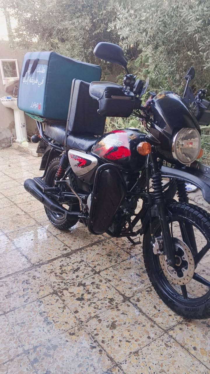 بوكسر موديل 22محسوبه عل 23 
دراجه تخيل ناعمه الله شاهد نكره سلف 
مفتوحه مرا وحده وبعدها بضمان التجفيت شركه
سعر 2٫400
ثنين وربعميه وبيها مجال تجي ما ترجع فارغ 

مرقمه رقم نجف مشروع وطني تحويل ثاني يوم 
غراض 
زنون بومه زوج 
تايرات زوج جديد
درع ابو الجنط 
واقيات لكزز 
تجوه 
كهربائيات كلها شغاله من اللايت الخلفي لحد الايت الامامي 
بغداد البياع تقاطع درويش ***********
