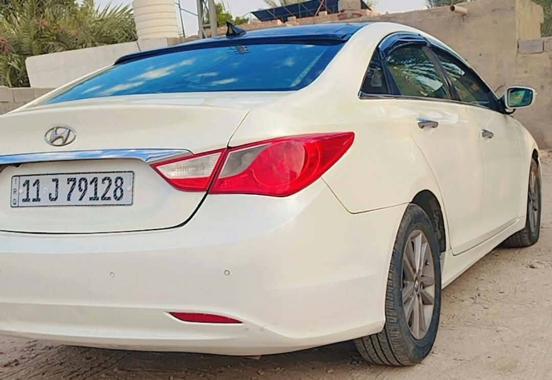 سوناتا • ٢٠١١ • حادث خلفي
