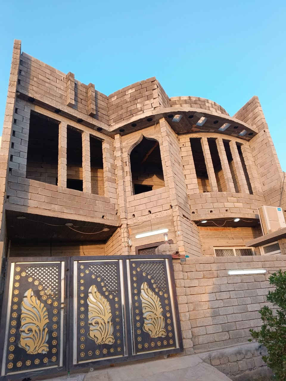 السلام عليكم 
نجار وحداد شرط هندسي اشتقل في كل أنحاء تكريت 
ه ***********
