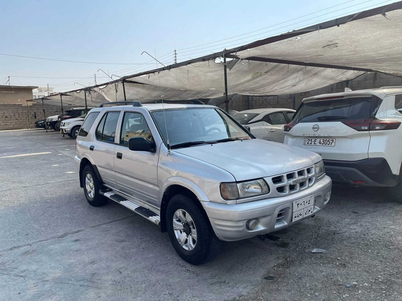 ئەسیزۆ  2000 سەیارەکە چوار جام کارەبایە تەرحە گێڕ و مەکینە و ئەکسل بەشەرت تەبرید ساردوو گەرم کارەبای هەموو گیانی ئیشەکات بەناو کردن و خەرامە بەشەرت  سەیارەکە حیزام بۆیاخ نیە من بە حیزام ئەی فڕۆشم کامل مەسرەفە یەک دینارە مەسرەفی نیە 60$مەعمەلە ***********  ئەدمین❤️

نص مكتوب في الصور:
- ***********