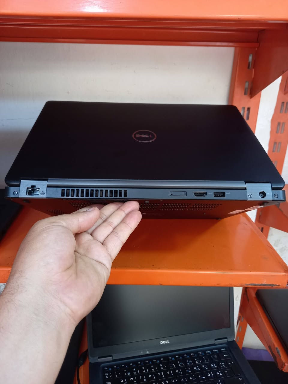 المعالج من فئة HQ
لابتوب دل dell 5480
المعالج كور اي 7 الجيل 6
من فئة HQ
الهارد    256    ssd 
الرام 8.     ddr4 
كارت الشاشة  4  شير 
حجم الشاشة  14 
الشاحنة اصلية 
يحتوي على منفذ تايب سي للشحن او نقل البيانات
نظام التشغيل ويندوز 10 عربي انكليزي 
الملحقات شاحنة وجنطة 
السعر  225
***********
***********
يوجد توصيل

متوفر 
تتوفر مجموعة لابتوبات بأسعار مناسبة ومواصفات مختلفة
