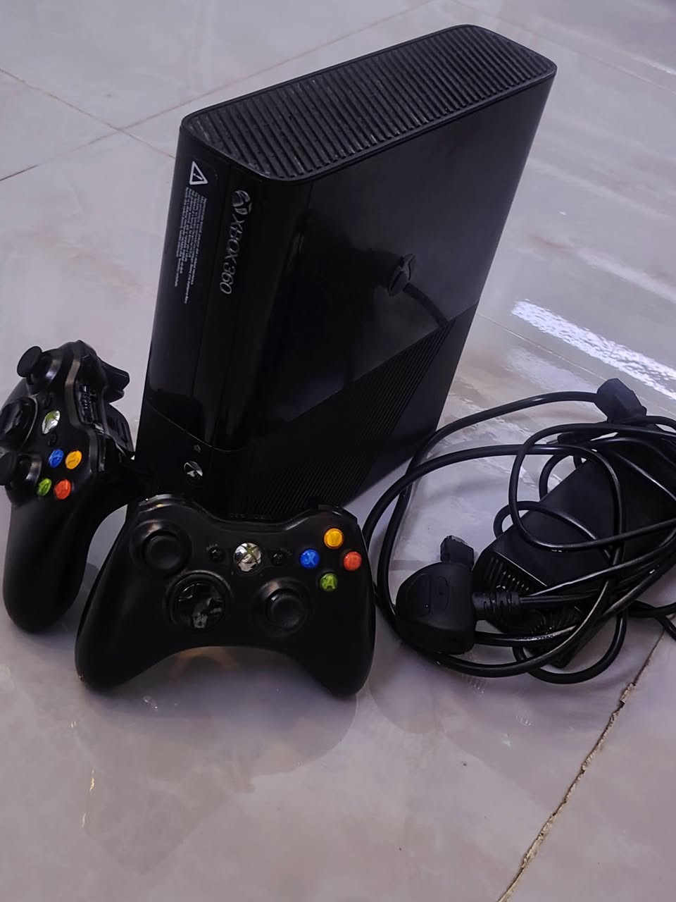 اكس بوكس 360 سوبر سلم
كامل ملحقاته

شغال + سريع بالاستلام

هارد بلادي 229GB بي 22 لعبه مهكرات + قوياتت

ثنين جوستك وحده اصليه

لوك ستيكر ما مفتوح ابد

السعر 90 وبي مجالل + الجهاز ييجي هوه والكارتونه مالته

واتساب ***********
مازنجر مفتوح
