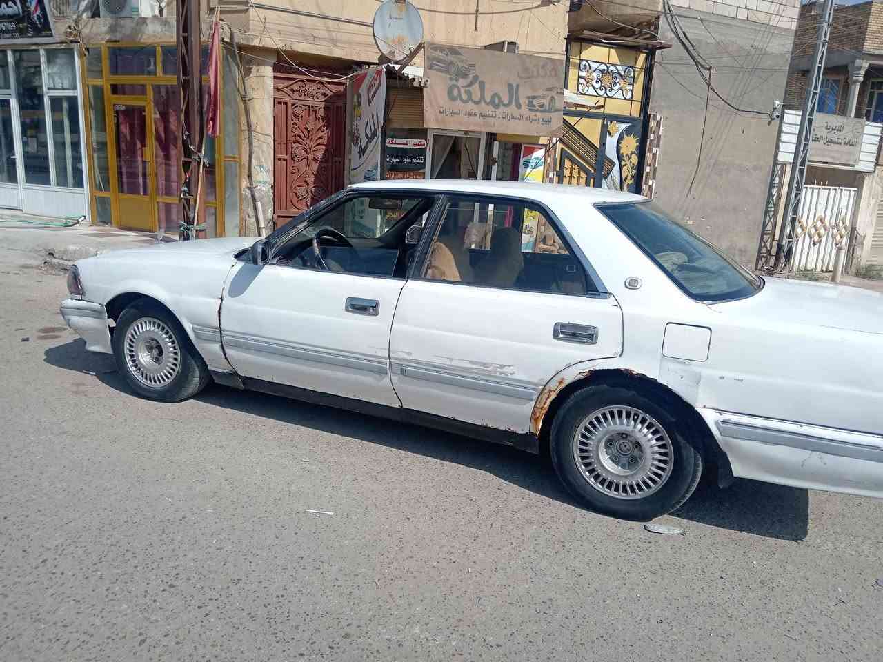 السلام عليكم 
سيدان أيسر بلاد موديل 88 

مكينه وكير ثنين ونص كارتون
باتري جديد
لايتات عالي ناصي فول
كهربائيات كله شغاله
تبريد شغال
شاشه سماعت مضخم
دوشمه جلد ارضيه جلد
شاصي اكسن مكفولات
سنويه لل ٢٧
هزه صاعده
سياره جاهزه عوزه تلحيضات بصيطه
السعر المطلوب ٢٣ وبيه مجال قليل للشراي
العنوان الناصريه قضاء الغراف ***********

