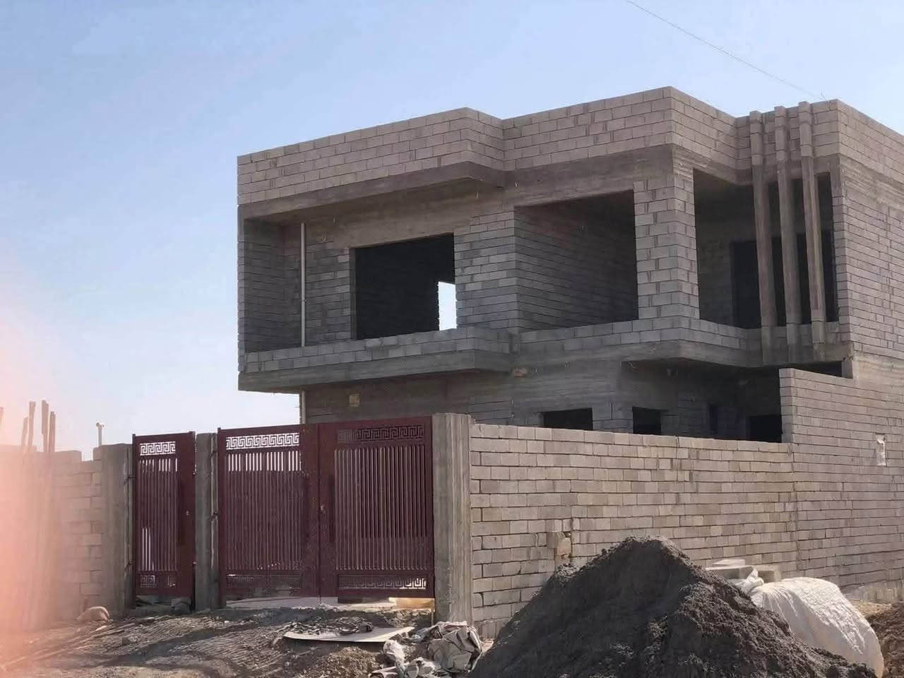 حي الاوائل • ٤١٣م • معرض مع بيت
