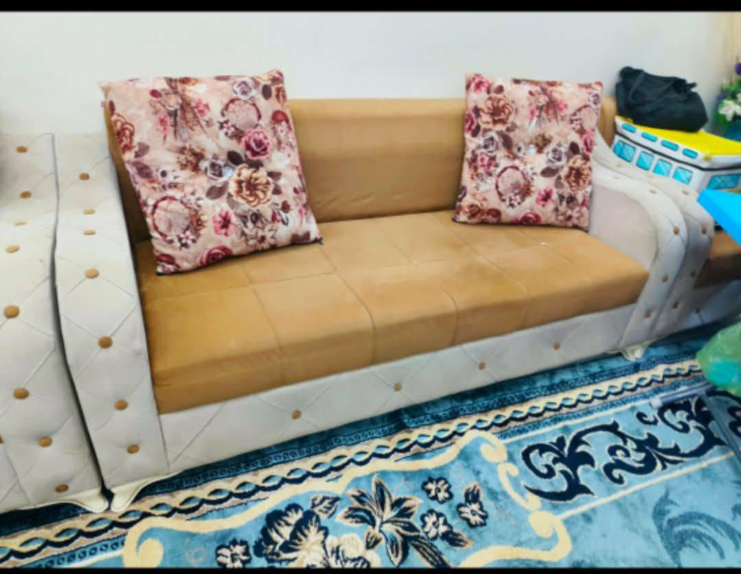 🔥 طقم كنب للبيع بحالة مرتبة جداً 🔥
✨ تصميم أنيق ولون مميز
🛋️ مناسب للصالات والمجالس
🌸 وياه مخدات حسب الصور

💰 سعر الطقم: 300 ألف
🛏️ الجرباية: 75 ألف

📞 للاتصال أو الاستفسار:
***********
