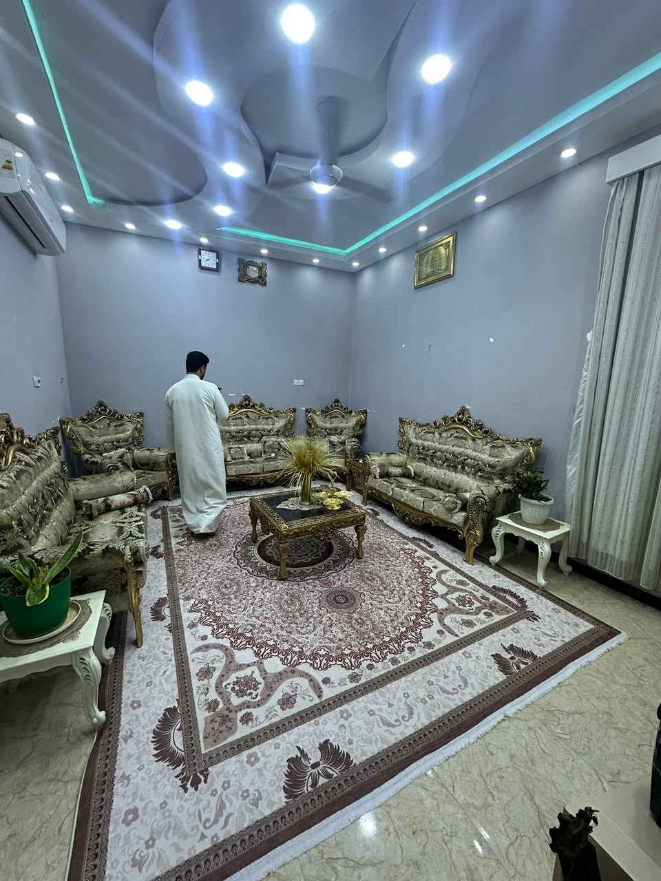 للبيع بيت البصرة مهيجران موقع ممتاز
مساحه205متر طابو ملك عراقي سند25
وبسعر130مليون ***********📞
