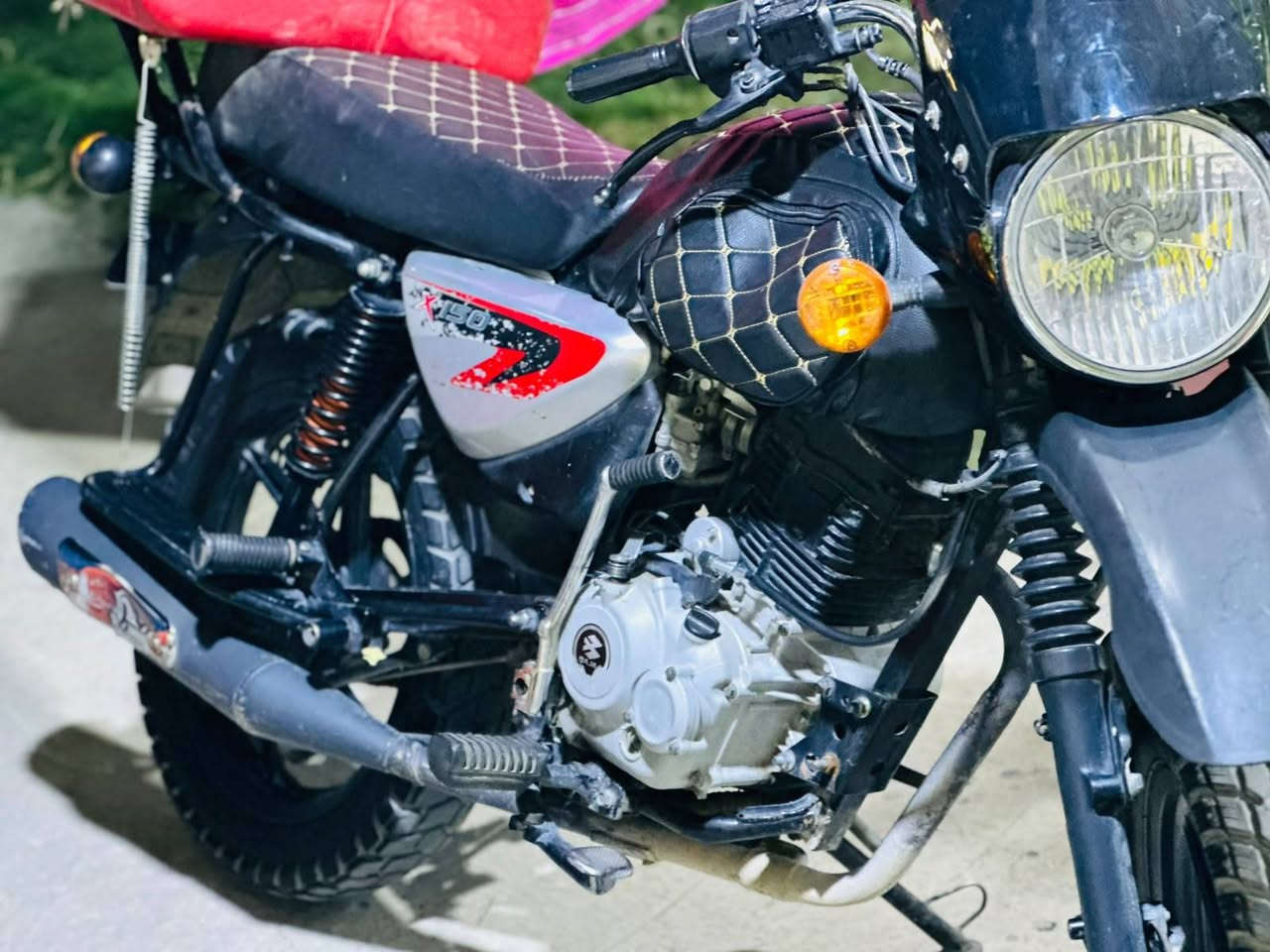 سلام عليكم بوكسر البيع نضيفه خير من الله كلشي شغال كهربائيات شغاله مشتغله دلفري سبوع واحد شراي اتصل وبيك خير ودلل دراجه أوراقه كامله بمليون 400 وبيه مجال ***********
