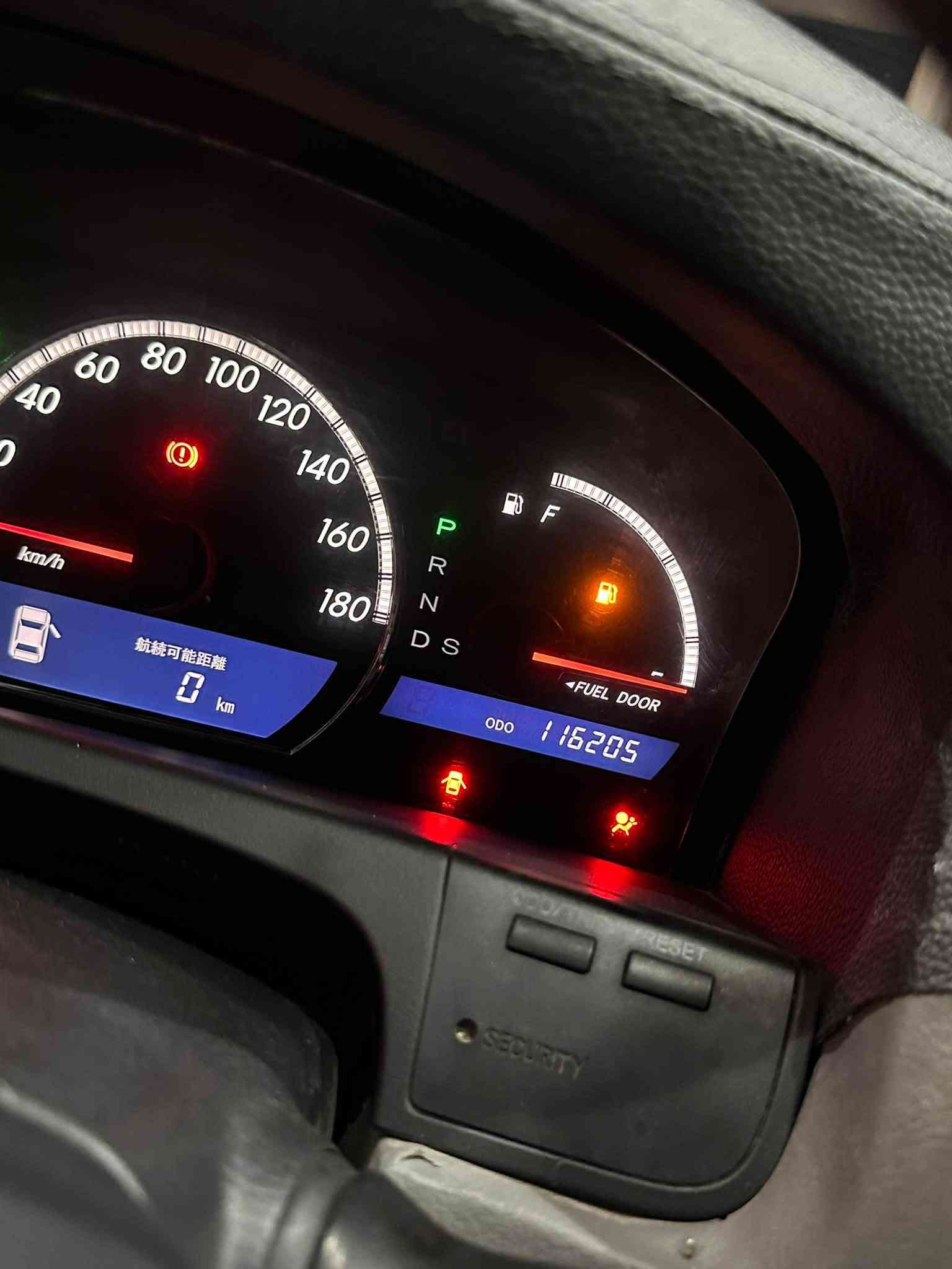 سەرەتا بەناوی خوای گەورە
Toyota crawn 182 
 شاهینە ١٨٢ بڕاوە بڕاوە 
٣ دوگمە بەسمە شاشە
١١٦ هەزار ڕۆشتوە
کۆدی هەیە  
بێدوکەڵ هەڵمی دەمی نیە
داژبوڵ زبرە ساج سورە ساجەکانی نەشکاوە  
نمونە لەجوانی هەموو قالبی وەک شوشە وایە بەس شوێن بڕاوەکانی بۆیاخە دەحمو لێدراوی نیە کەڤەر گۆاو نیە  
تەقەوڕەقەی نیە وەک تۆپ وایە بەس ساردی ئیش ناکا

٥٣ مەجال
شوێن ڕانیە 
***********
