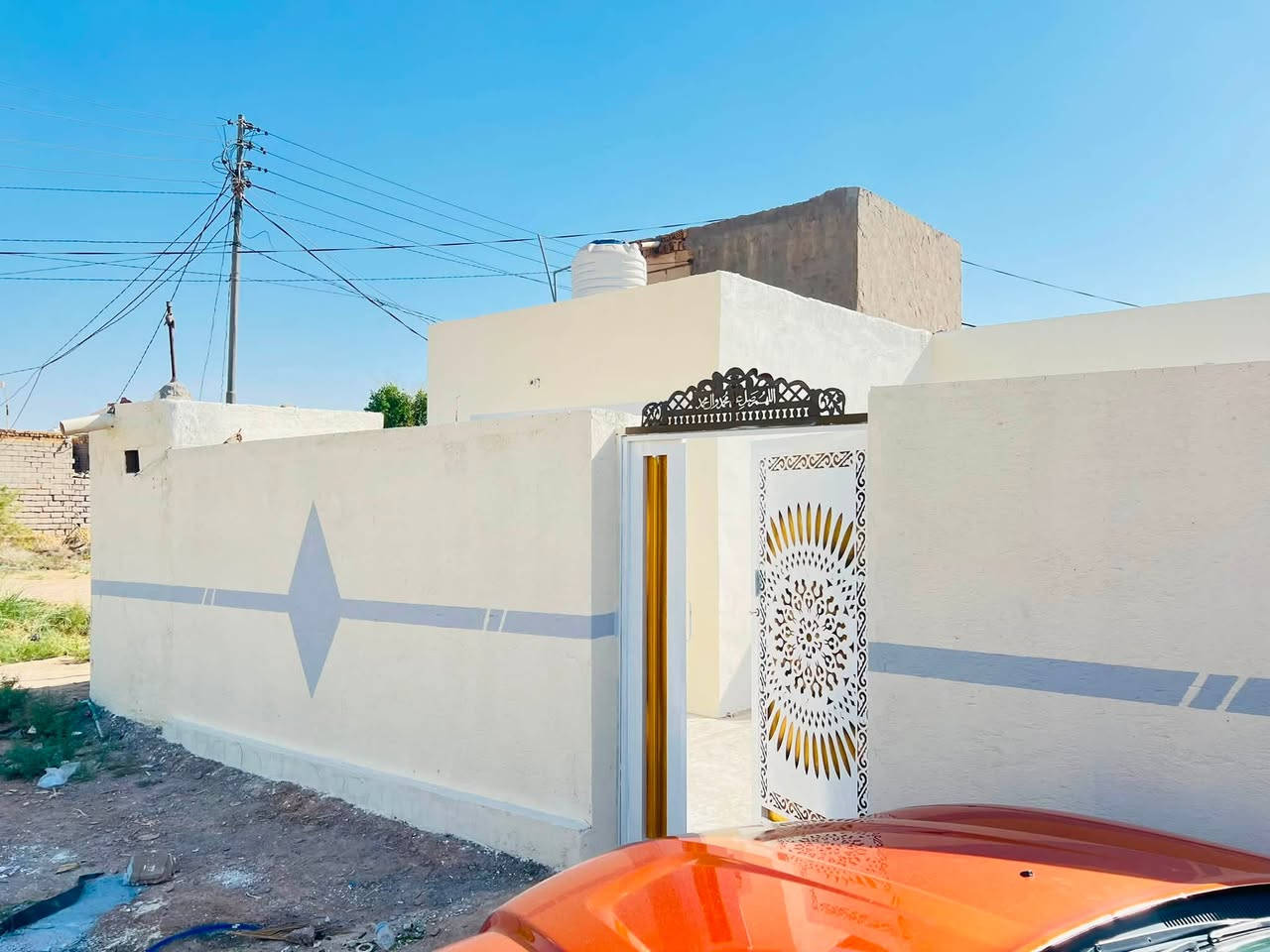 سلام عليكم بيت البيع طابو زراعي وحته قرار محكمه بي المساحه اكثر من 250م ويا قطه وراه البيت هم ويا ابيعها جهز مي كهرباء خط مولده مسحوبله يعني بس جيب غراضك واكعد مكانه بشارع المعمل قرب علا بانزين خانه يبعد عن شارع 400متر السعر 30وبي مجال ***********
