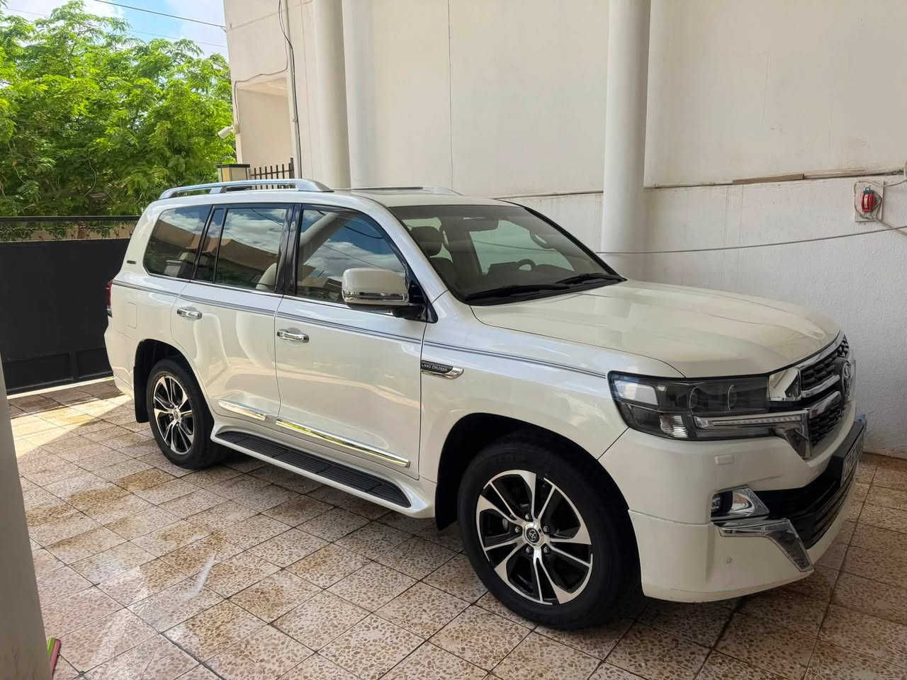 لاندكروزر 2021شركة ساز  باب اول V8 ماشية 79 رقم اربيل فول مواصفات للاستفسار ***********
