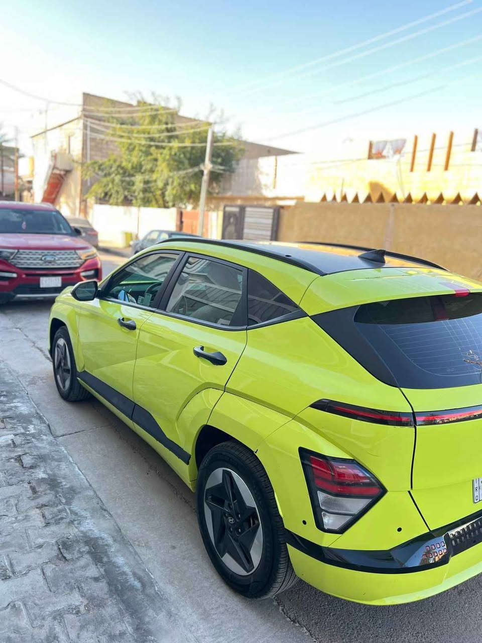 الشحنه الكاملة تمشي 450  الى 550 كيلو 
مواصفاتها نص فول 
هيترات بالكشن داخل اوف وايت 
رادات امامي وخلفي وسياقة ذاتية وتحديد مسار
شاشه كبيره ومتصلة
حجم البطارية 64 كيلو واط
السيارة جديدة وحادثها فقط قبغ جنطة بدون ايرباك بدون دواخل بدون اي مسج 
رقم بغداد تحويل مباشر
مكانها بغداد . وسعرها 165
*********** بغداد, العراق
