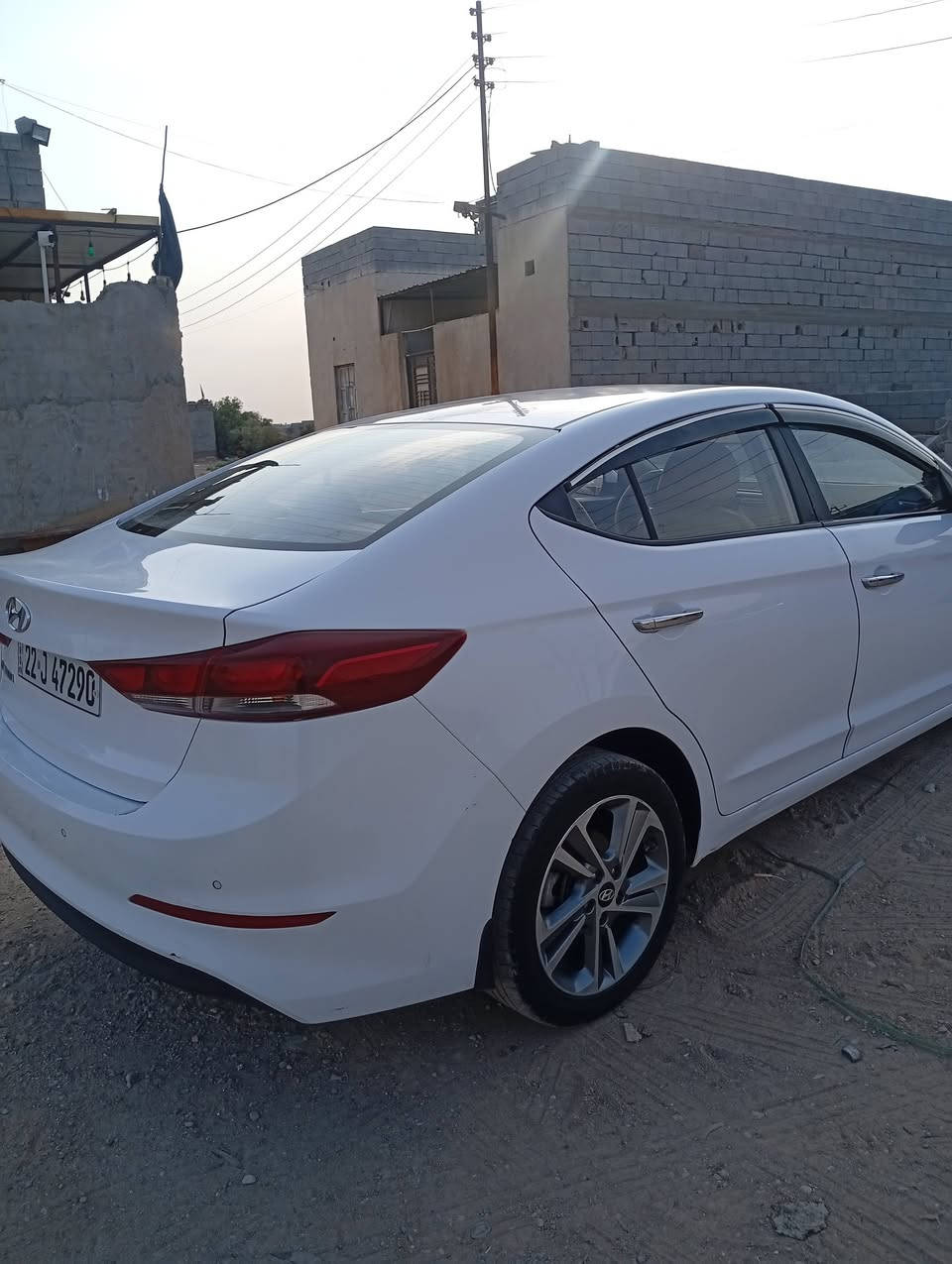 سلام عليكم سياره الانترا مديل 18 فول مواصفات مكينه دوش 2000 خليجي ماشيه 127 مكينه وكير وتبريد مكفولات بارد ب الباب الخلفي ربع باب صفحه العبري وبيها رصعات خفيفه رقم اربيل ب اسم شركه  سنويه ل28 مكان سياره البصره تنومه رقم الهاتف) *********** //***********
