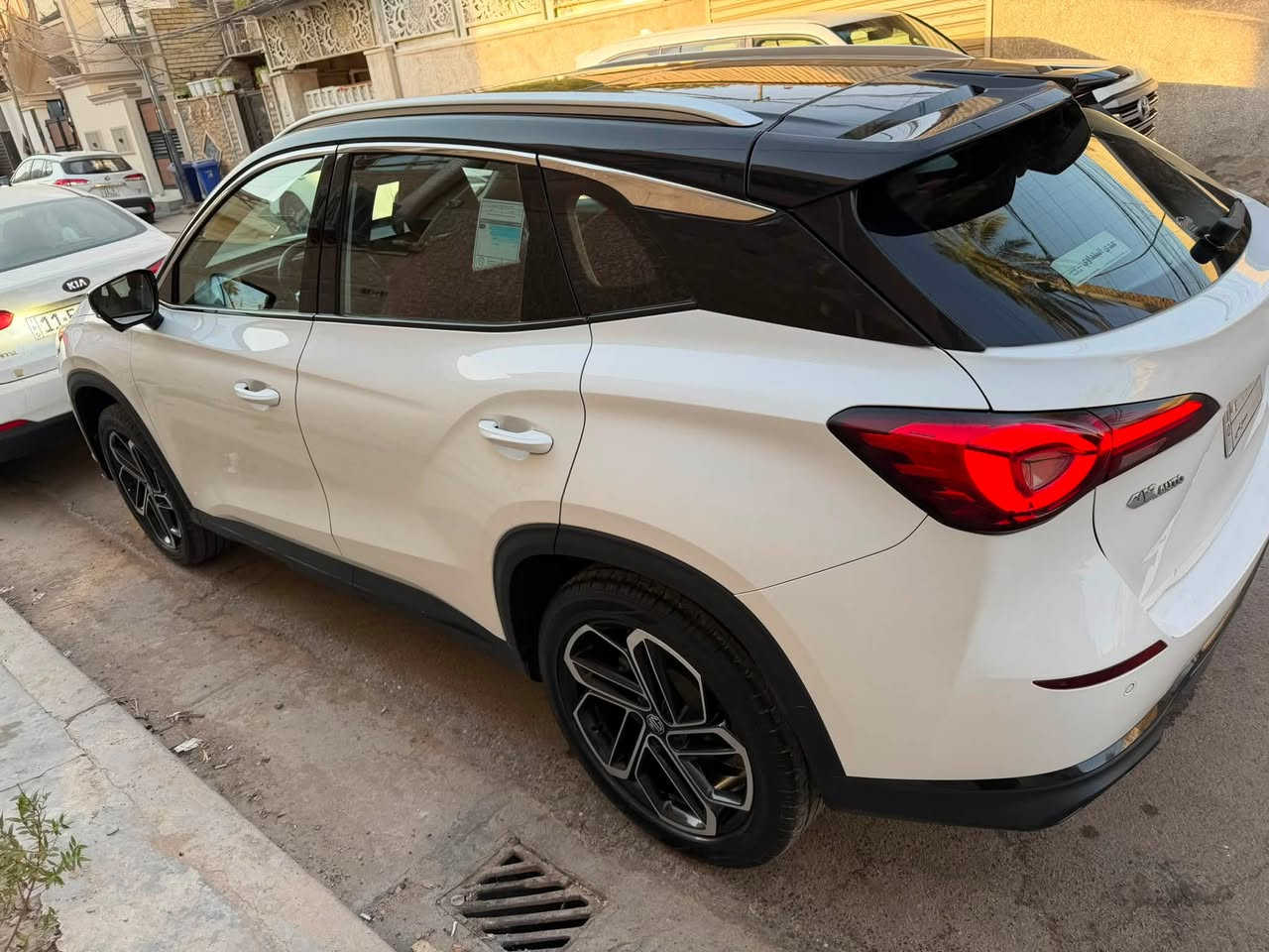 🔥🚘 MG ONE 2023 | LUX | فول مواصفات 🚘🔥

أناقة SUV… قوة تيربو… ومواصفات تخليك تختارها بثقة! 🔥

✨ المواصفات:
• موديل 2023
• فئة LUX – فول مواصفات
• محرك 1.5 Turbo – 4 سلندر
• قوة 185 حصان
• عزم 285 نيوتن/م
• قير CVT أوتوماتيك
• دفع أمامي FWD
• تسارع 0–100 كم/س حوالي 8.8 ثانية
• سرعة قصوى 195 كم/س
• استهلاك اقتصادي بحدود 6.5 لتر/100 كم
• مقاعد جلد
• كرسي سائق كهربائي
• فتحة سقف بانوراما 🌟
• كاميرات 360°
• حساسات أمامية وخلفية
• 6 وسائد هوائية
• دخول وتشغيل بدون مفتاح
• تشغيل عن بُعد
• مثبت سرعة
• شحن لاسلكي للموبايل
• شاشة ترفيه كبيرة
• Apple CarPlay
• Android Auto
• جنوط 18 إنش
• نظام فرامل يد كهربائي
• Auto Hold
• أنظمة أمان ومساعدة للسائق حسب التجهيز

🔥 MG ONE LUX… فول مواصفات، شكل رياضي، وأداء قوي!

📍 متوفر في معرض دار السلام لتجارة السيارات

📞 للاستفسار:
***********
***********

🔥 ثقتكم هي نجاحنا… واختياركم يبدأ من دار السلام لتجارة السيارات🔥
معارض البياع
