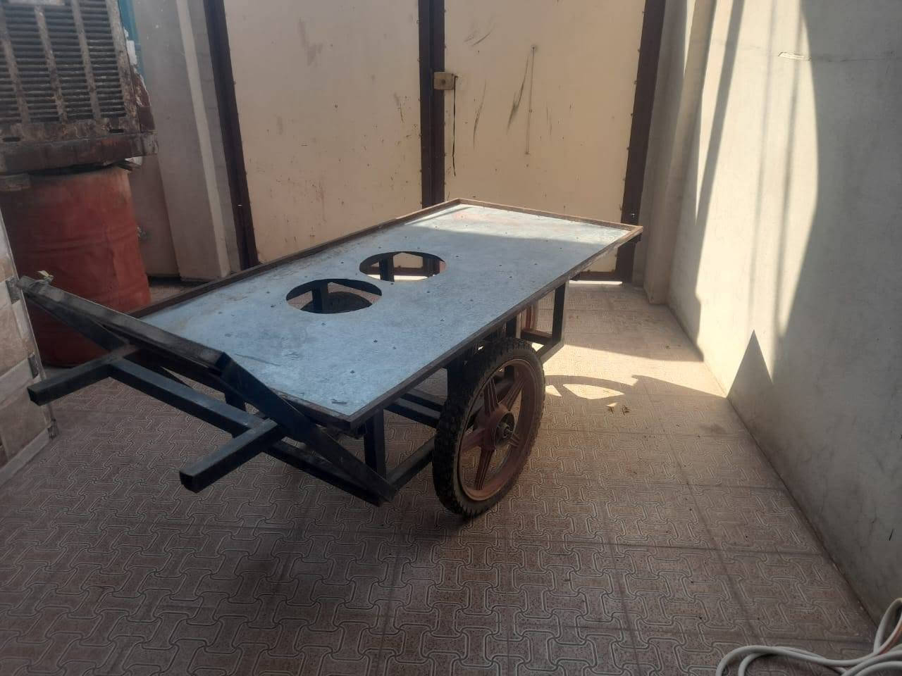 باب حوش تكة وربع حديد ثقيل كلش قياس الارتفاع مترين و25سم.. عرض متر و20سم..  السعر 110
عربانة فول ولبلبي حديد ثقيل كلش السعر 160
كتر قص حديد وخشب السعر 60
عنوان الانتصار شارع 60 خلف اسواق الخضراءء

