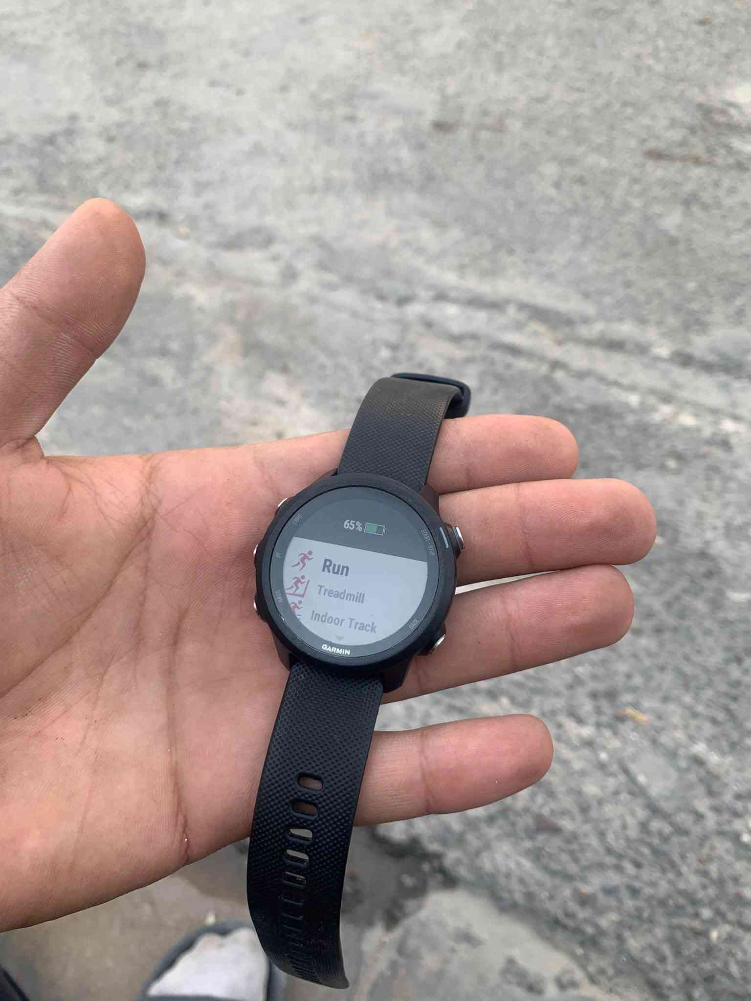 السلام عليكم
ساعه garmin forerunner 245 
نضافه ٩٩٪؜ 
خاصه مال ركض وزن خفيف شحن ممتاز
للمراوس بفينكس finix راس براس 
مكاني بغداد 
***********
