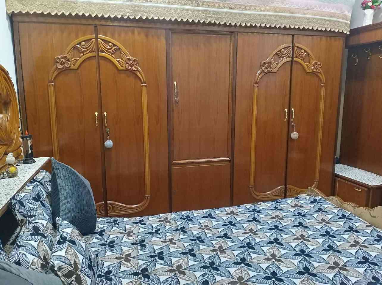 السلام عليكم غرفه اخشاب للبيع نظيفه سعر 650 وبيها مجال نتصل وتدلل؟؟؟ ***********
