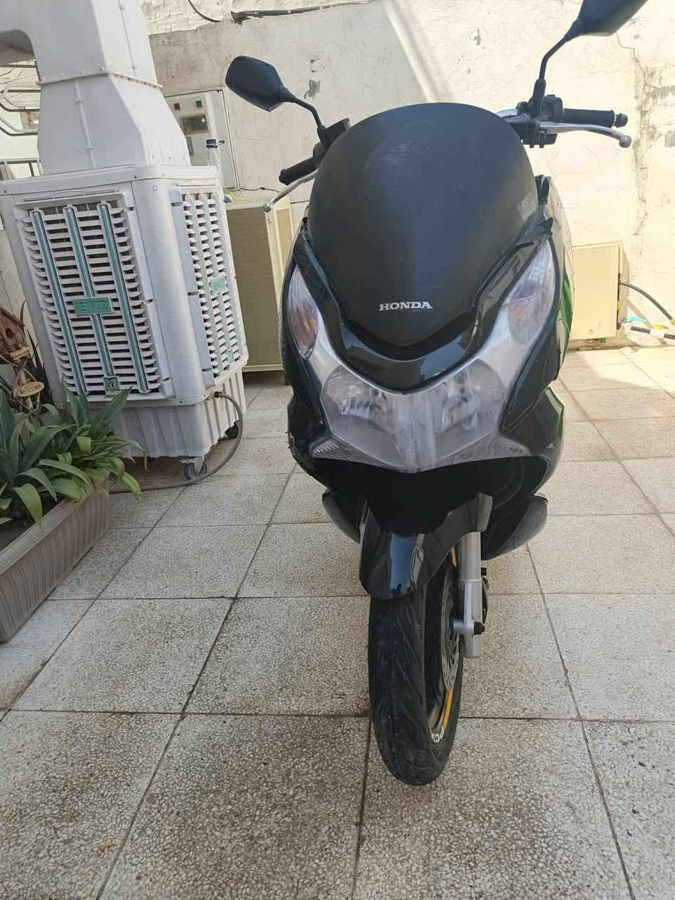 دراجة pcx الجيل الاول محرك بلادي الدراجة ناعمة وياها خوذة نفس لون اسود زوج تايرات جديدة فيتنامي الدراجة بيها نواقص بسيطة سعرها 750 قفل
دراجة pcx الجيل الاول محرك بلادي الدراجة ناعمة وياها خوذة نفس لون اسود زوج تايرات جديدة فيتنامي الدراجة بيها نواقص بسيطة سعرها 750 قفل
بغداد/ المحمودية
***********
