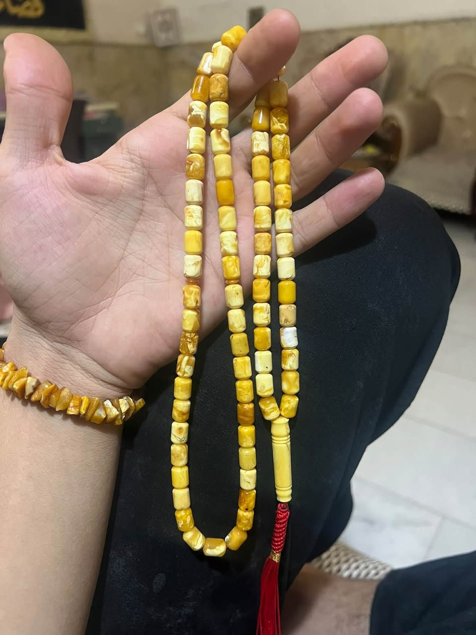 كهرب بولوني حر طبيعي شجري قطعه جميله جدا الوزن 35 غرام مهتم يوجد توصيل متواجد واتساب ***********
