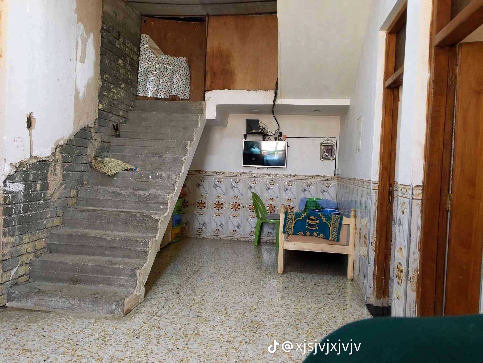 سلام عليكم دار للبيع واجههه 7.40 و نزال 16 مساحه 118 متر البيت مثل ما موضح بل الصور الطابق الاول كامل الطابق الثاني هيكل اما بل نسبه طابق الاول استقبال مطبخ وغرفه نوم وحولي وصحيات والطابق الثاني 3 غرف نوم وصحيات مكاني بغداد الدوره المهديه الثالثه رقمي واتساب ***********

نص مكتوب في الصور:
- j@xjsjvjxjvjv
- @xjsjvjxjvjv
- @xjsjvjxjv...
- @xjsjvjxjv