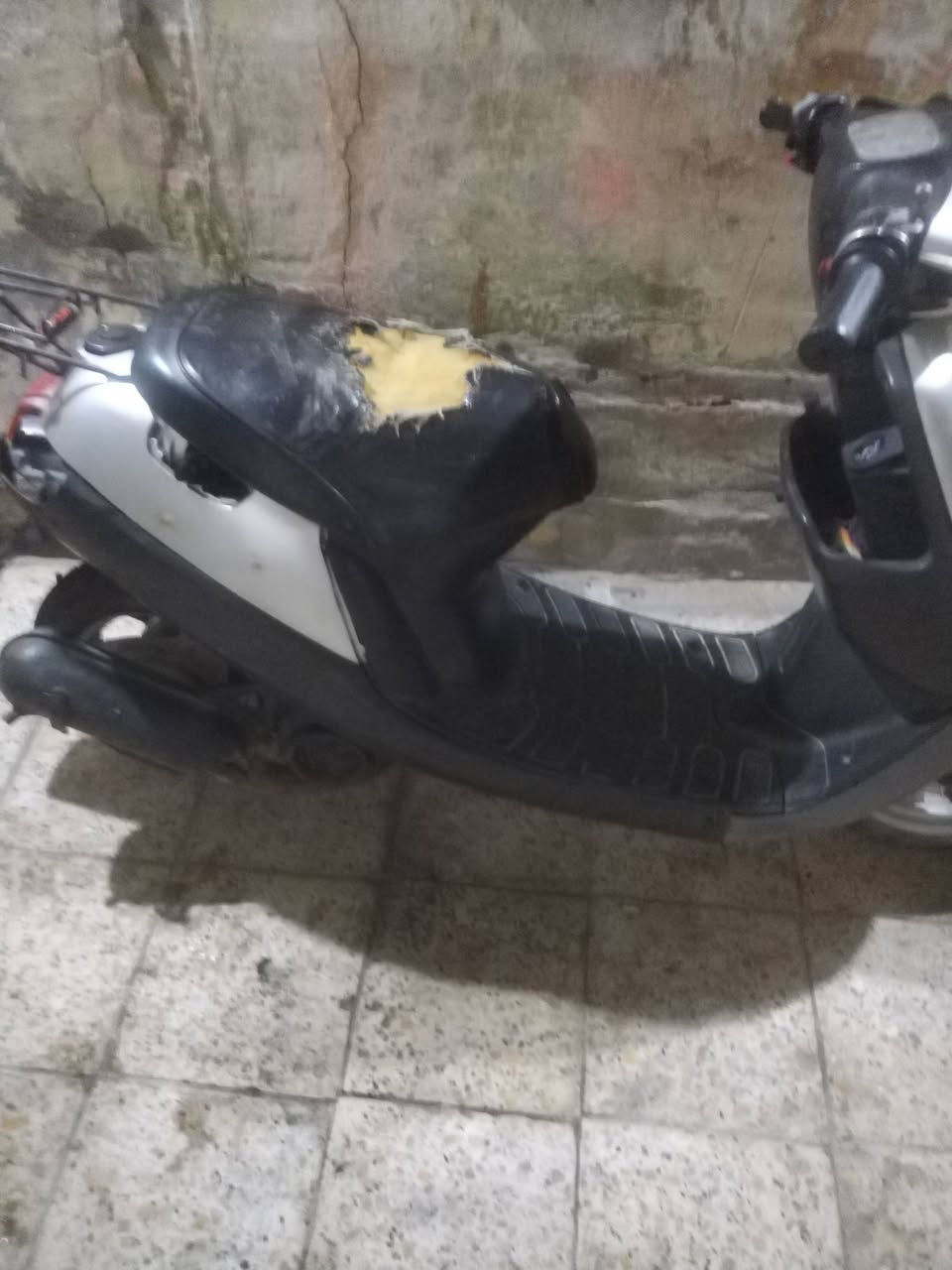 زعره لبيع مكينه حلوه كهربايات شغله ليت هورن عوزه باتري 180 او بيه مجاله بصيط لطيبين او فدوه لتكلي شبيه مابيه ***********
