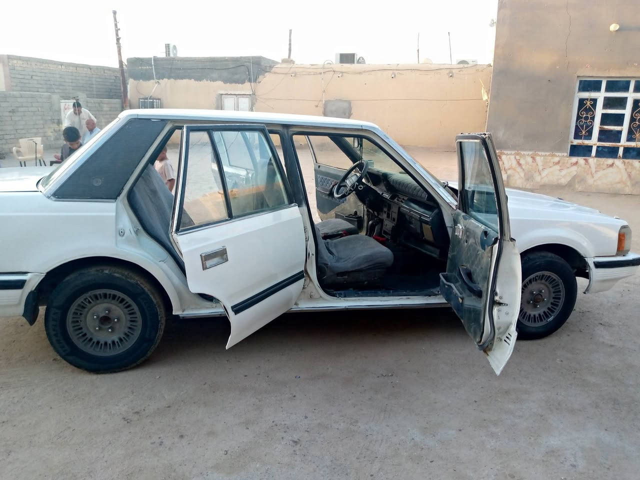 سلام عليكم سوبر 85لبيع  ماعده صبغ لجمالي مكينه او كير  ثنين اونص خير من الله  رقم مثنى سنويه صاقطه  راعيهه موجود يمي بسوك الشيوخ   كهربائيات كامله طخم تواير جدد  باتري جديد سياره حلوه  غرفه جديده  جاهزه شغل وطلع حداديه زينه 70/100 مكان ناصريه سوق الشيوخ السعر 40بيه مجال حك الجيه وشراي بي خيرويدلل  رقم ***********
