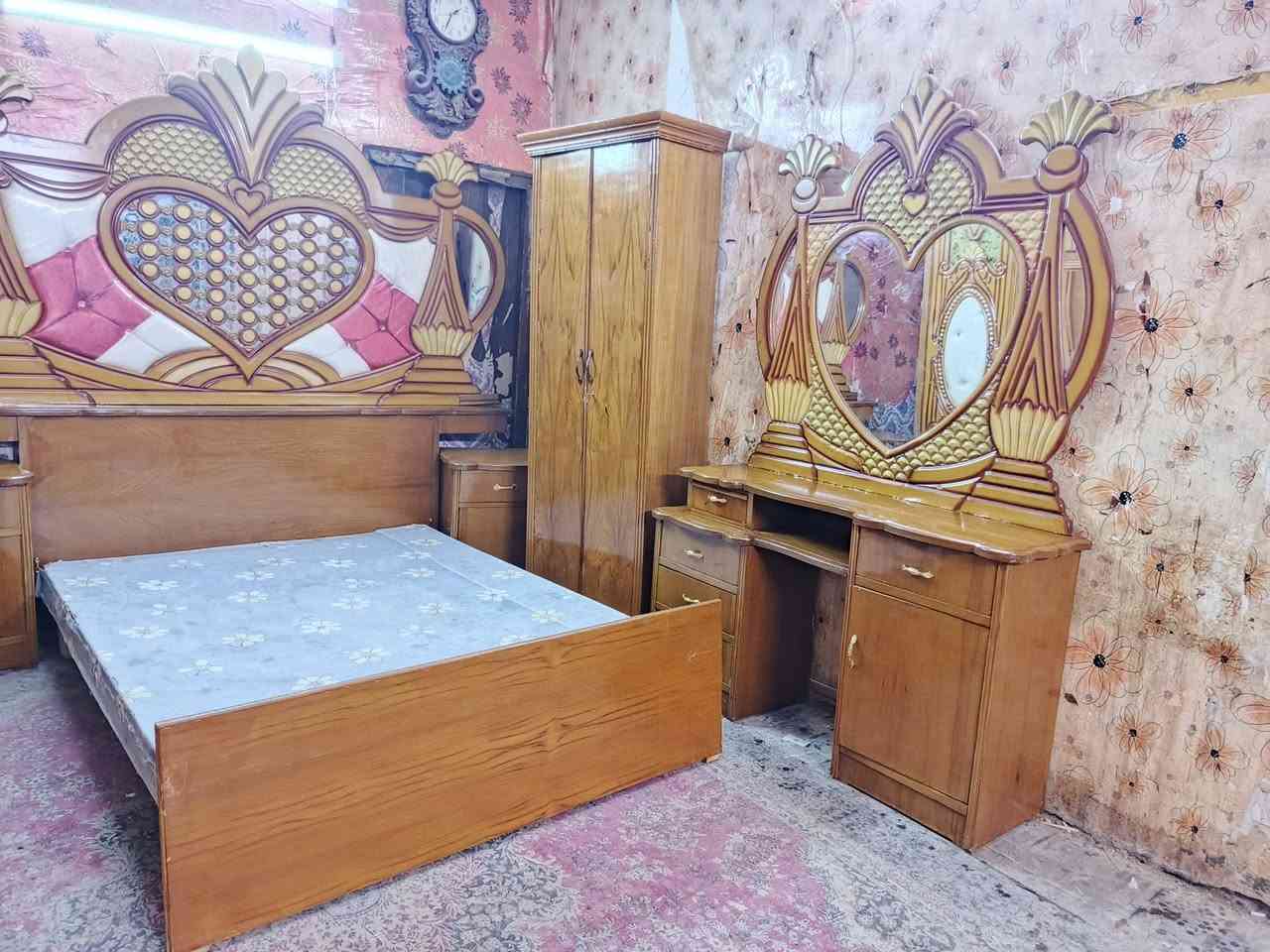 غرفه اخشاب ست ابواب ملحق للبيع ***********السعر 650صاج  الضهر جرجوبه الزاويه كنتوريه موديل حديث العنوان بغداد وكو توصيل متواجد وتساب
