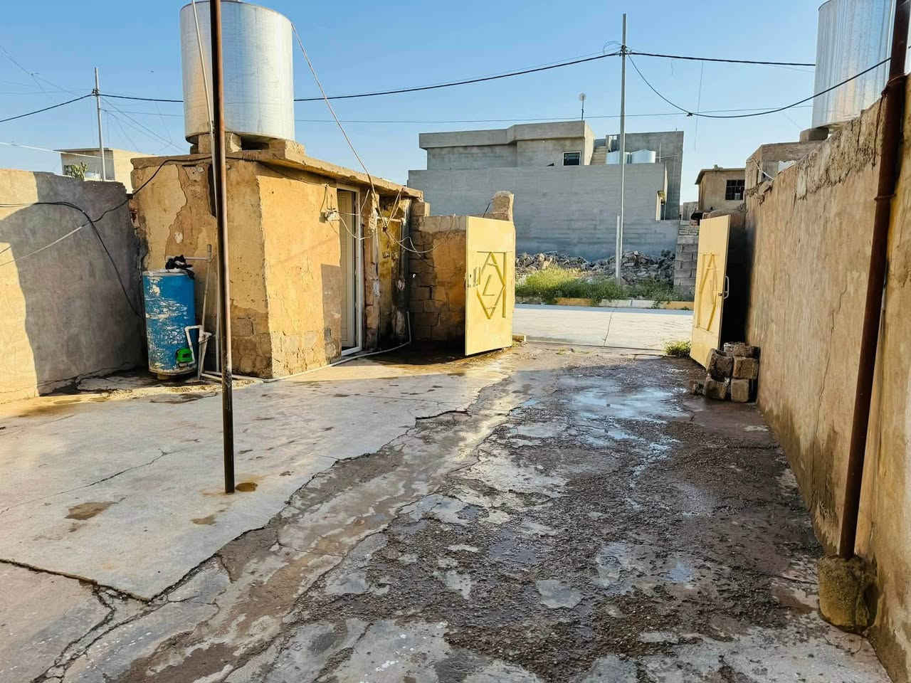 مشتمل طابو صرف للبيع
مساحه ١٢٥ متر 
العنوان حي التنك قرب دائره المرور
السعر ٣٣ مليون
للاستفسار الاتصال
***********

