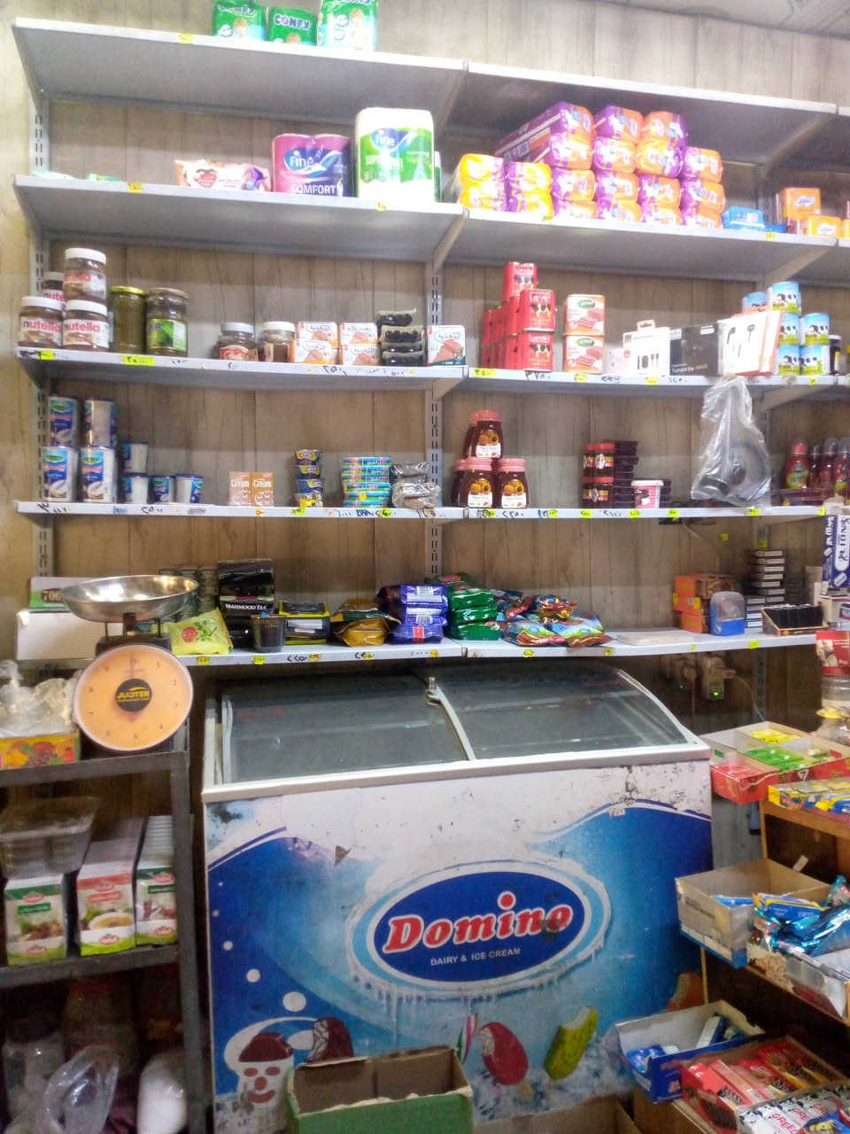 محل للبيع+ مخزن كبير+مخزن صغير *********** المشتل قرب شارع المدارس
