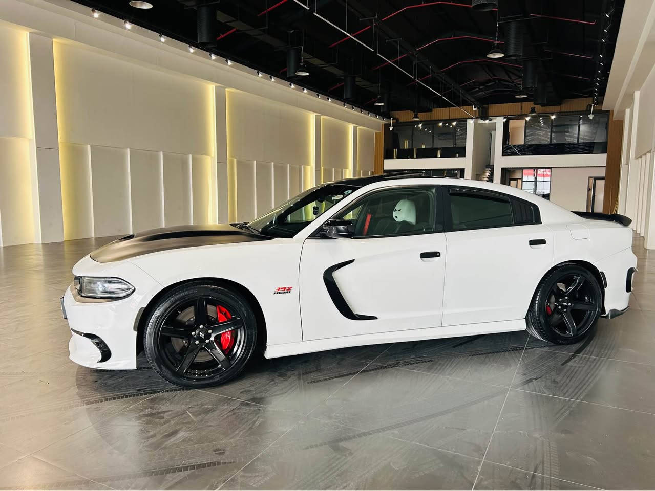 Dodge charger SRT 2021
سلام عليكم
سياره بيها ٢ قطع سبغ بدون دواخل بدون ايرباك 
سيارة فول واحد علي واحد حتا سقف اسود وسندوق اسود بيلاد مكتوب بل سنوية سيارة رادار جو رقم بيها 
فول فول كماليات جمالية سيارة بيها ٢٨$ ورقة. غرامة بعد معامةلة رجع 

واتس اب :-*********** أربيل, العراق
