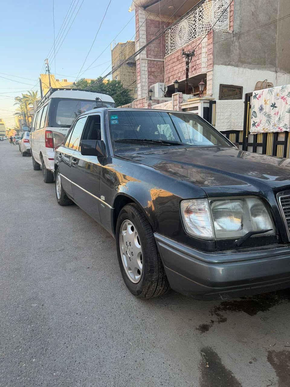 بيبي دب محرك 320 خراطيم بلادي الون أسود غير محدود موديل 1990سيارة بلادية بس بيهة جراد بغداد الشعب ترايك وين عند الله كاع سيارة بسمي ***********
