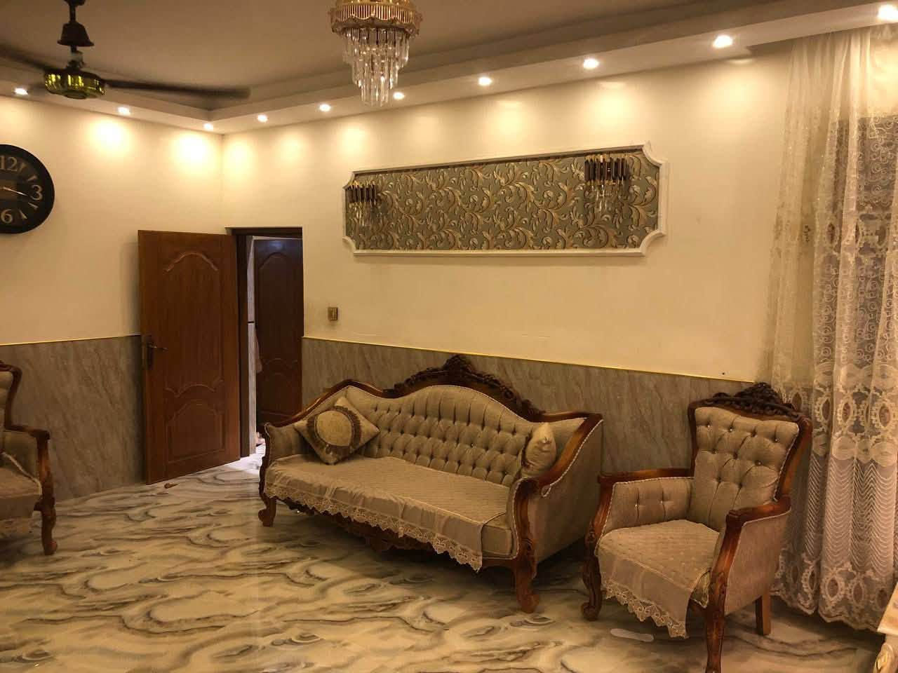 ٢٠٠ متر واجهة ١٠ نزال ٢٠ طابقين في الطابق الارضي صالة  وهول وغرفه نوم ومطبخ وصحيات ومناور وفي الطابق الثاني ٤غرف نوم وصحيات وفي السطح غرفه سندويج عنوانة حي الجهاد ٩٥ خلف شارع التجاري فرع ثاني موقع مميز  
*********** واتس
