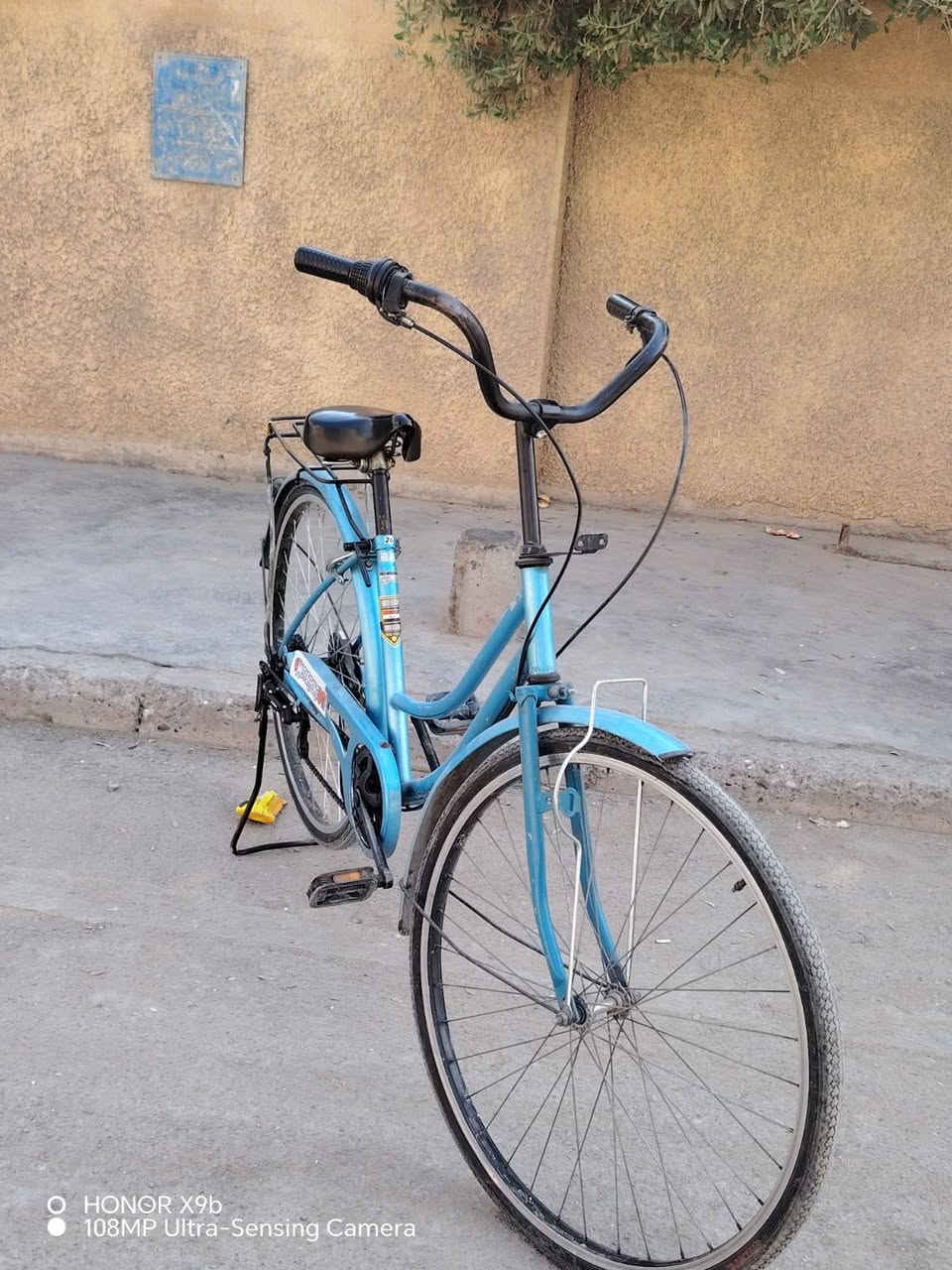 السلام عليكم للبيع بايسكل بناتي حجم ٢٦ نضيف جدا
لون مميز كلشي شغال بي
(مبدل ماشه فقط) لون نيلي
مكان بغداد الجديدة
سعر خاص ***********

نص مكتوب في الصور:
- O HONOR X9b 108MP Ultra-Sensing Camera
- HONOR X9b
- 108MP Ultra-Sensing Camera
- HONOR X9b 108MP Ultra-Sensing Camera
- O HONOR X9b